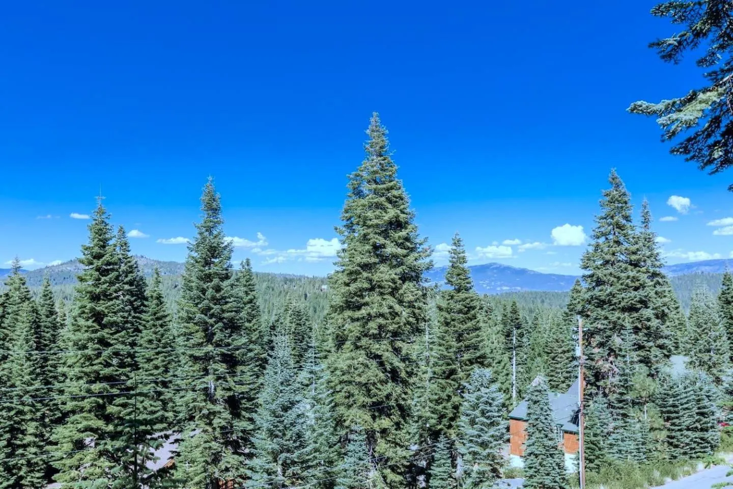 Mountain view in Tahoe Donner Luxury, Sleeps 14, Hot tub, 3100 sqft