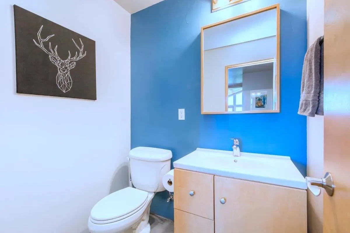 Toilet in Tahoe Donner Luxury, Sleeps 14, Hot tub, 3100 sqft