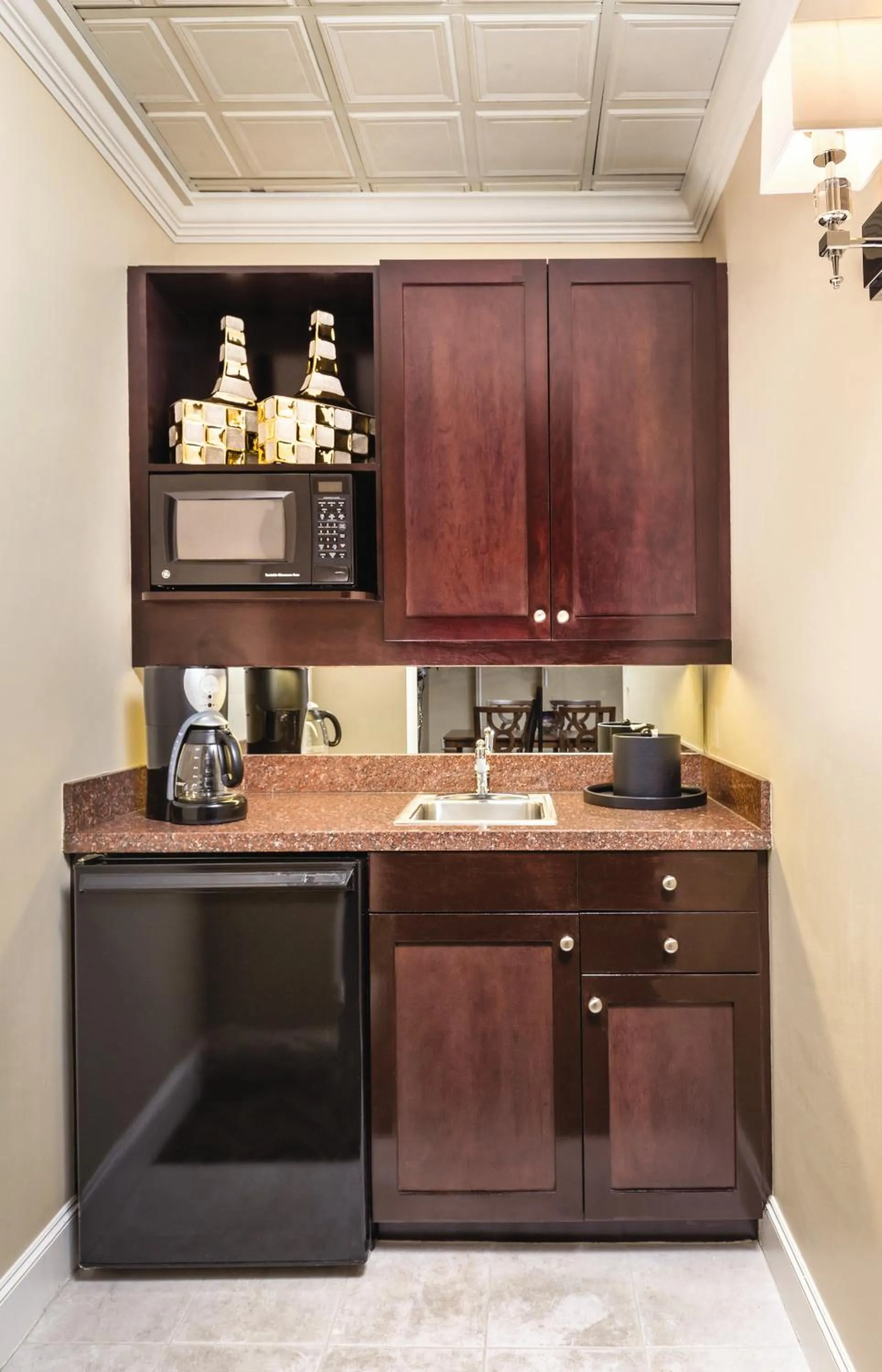 Kitchen or kitchenette in WorldMark Seattle - The Camlin