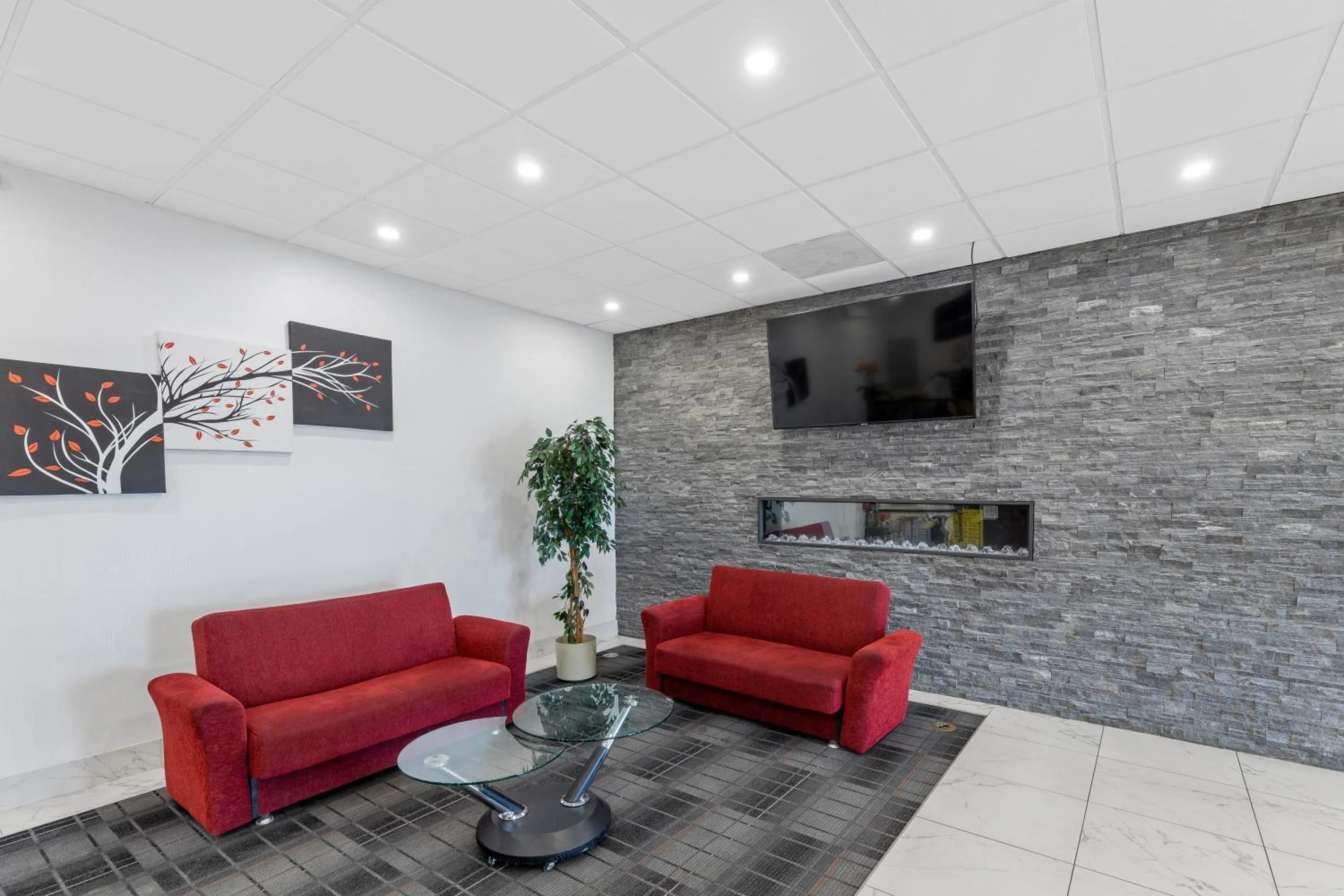 Lobby or reception in Emerald Hotel & Suites Calgary Airport