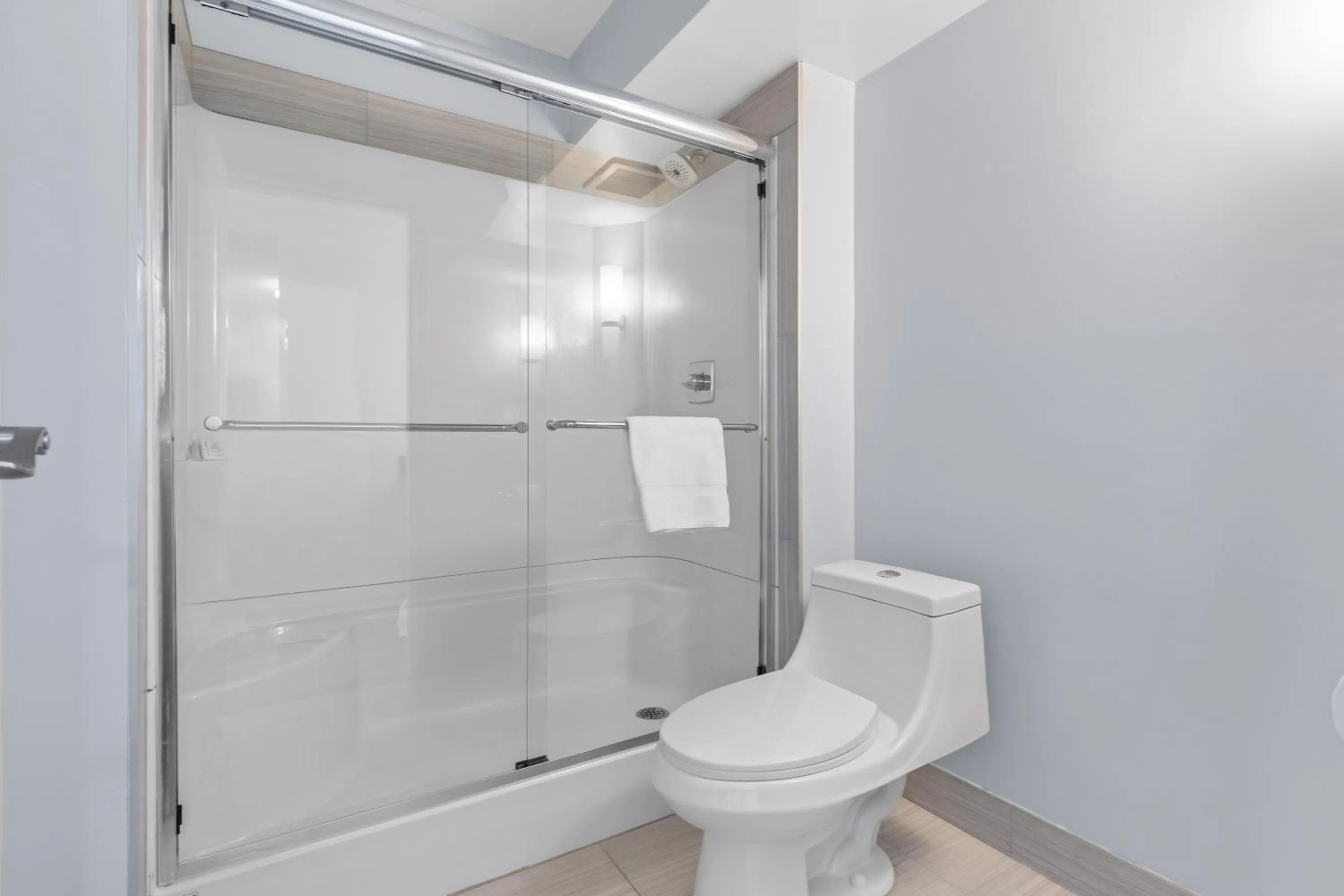 Bathroom in Emerald Hotel & Suites Calgary Airport