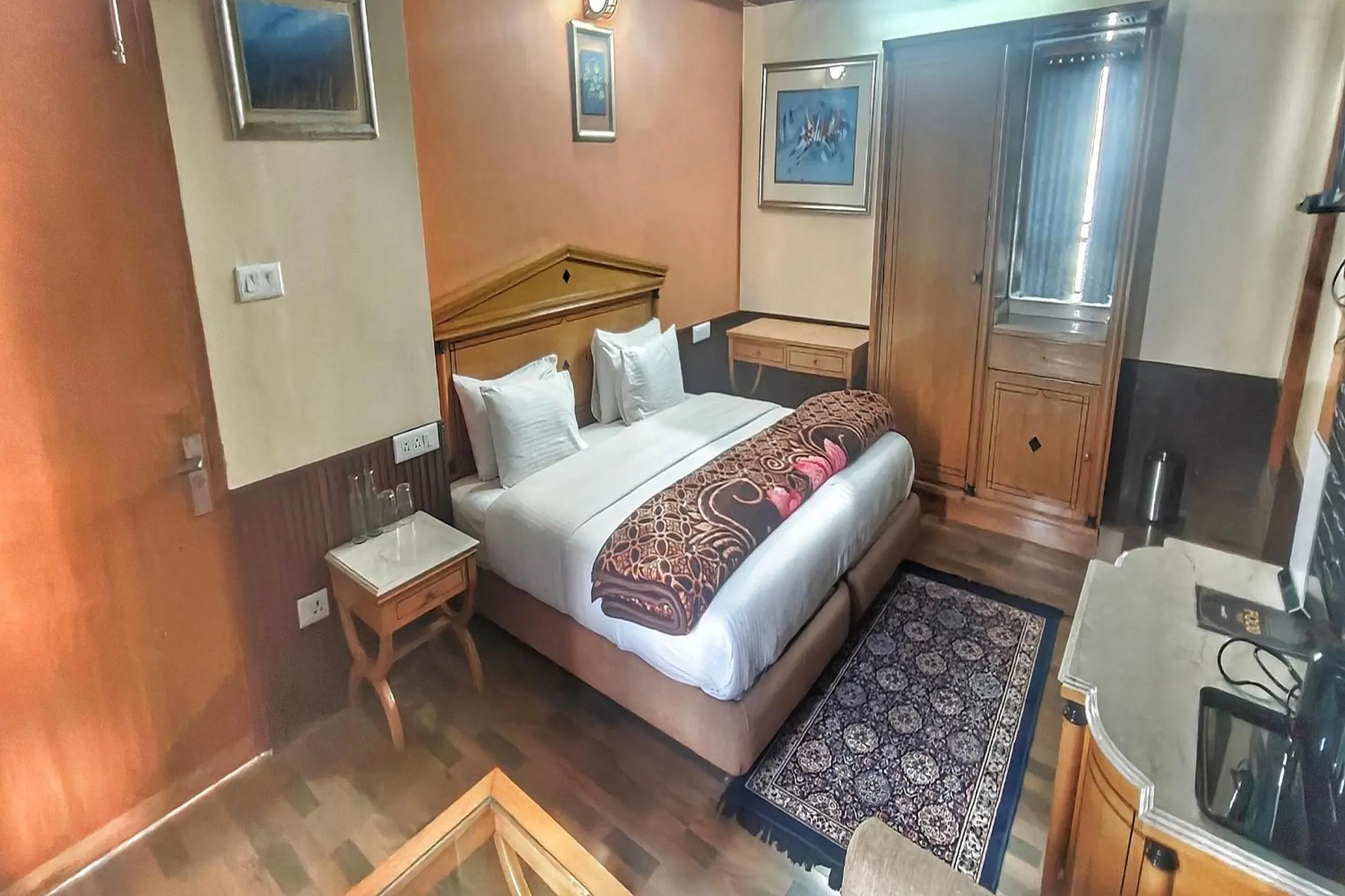 Photo of the whole room, Bed in Hari Om Paradise