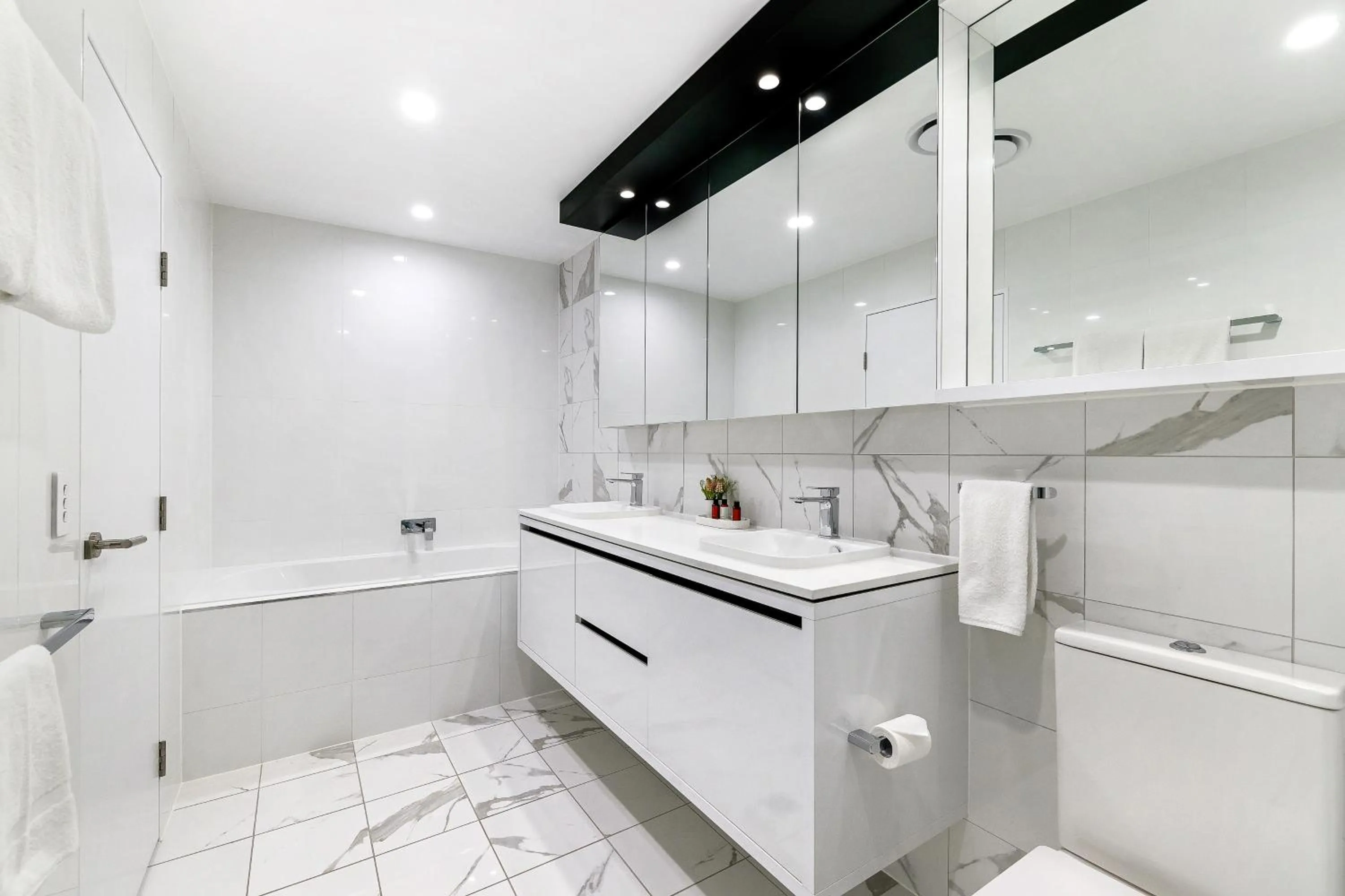Shower in Opus Broadbeach - Official