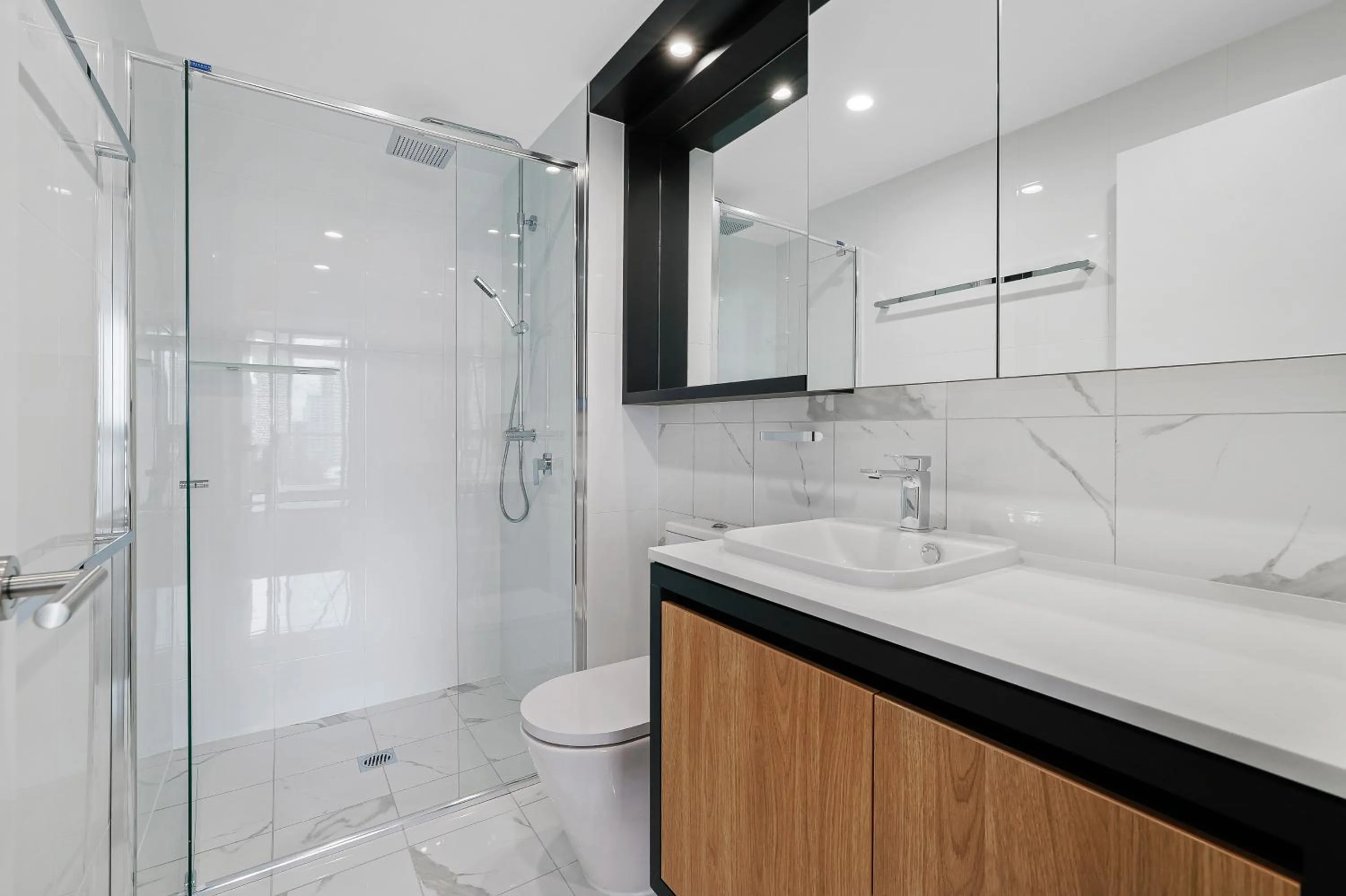 Shower in Opus Broadbeach - Official