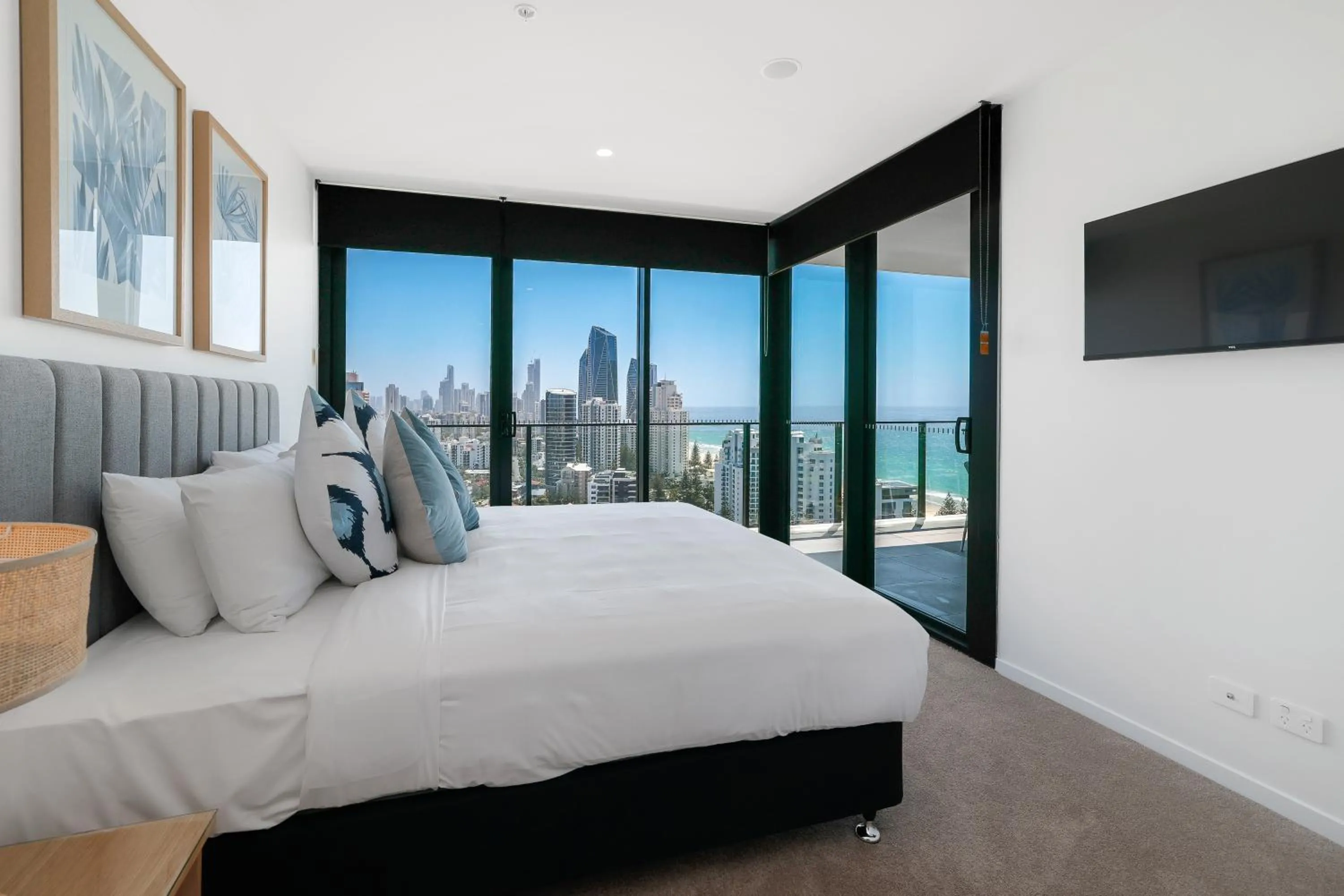 Photo of the whole room, Bed in Opus Broadbeach - Official