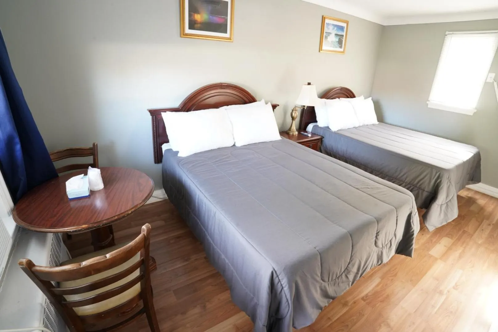 Photo of the whole room, Bed in Falcon Inn