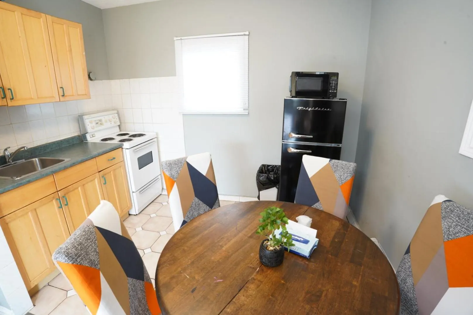 Kitchen or kitchenette in Falcon Inn