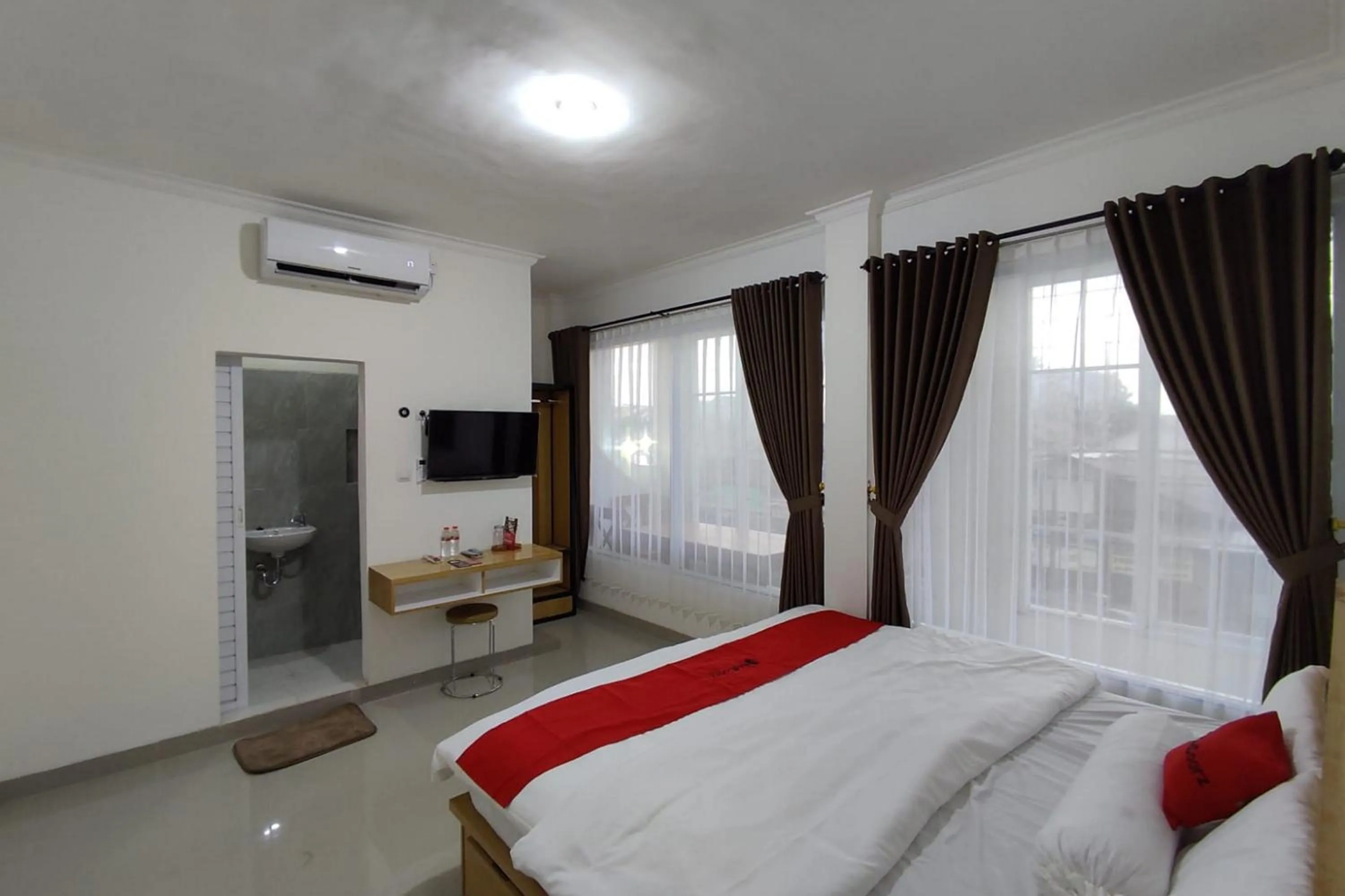 Bed in RedDoorz near Rita Super Mall Purwokerto