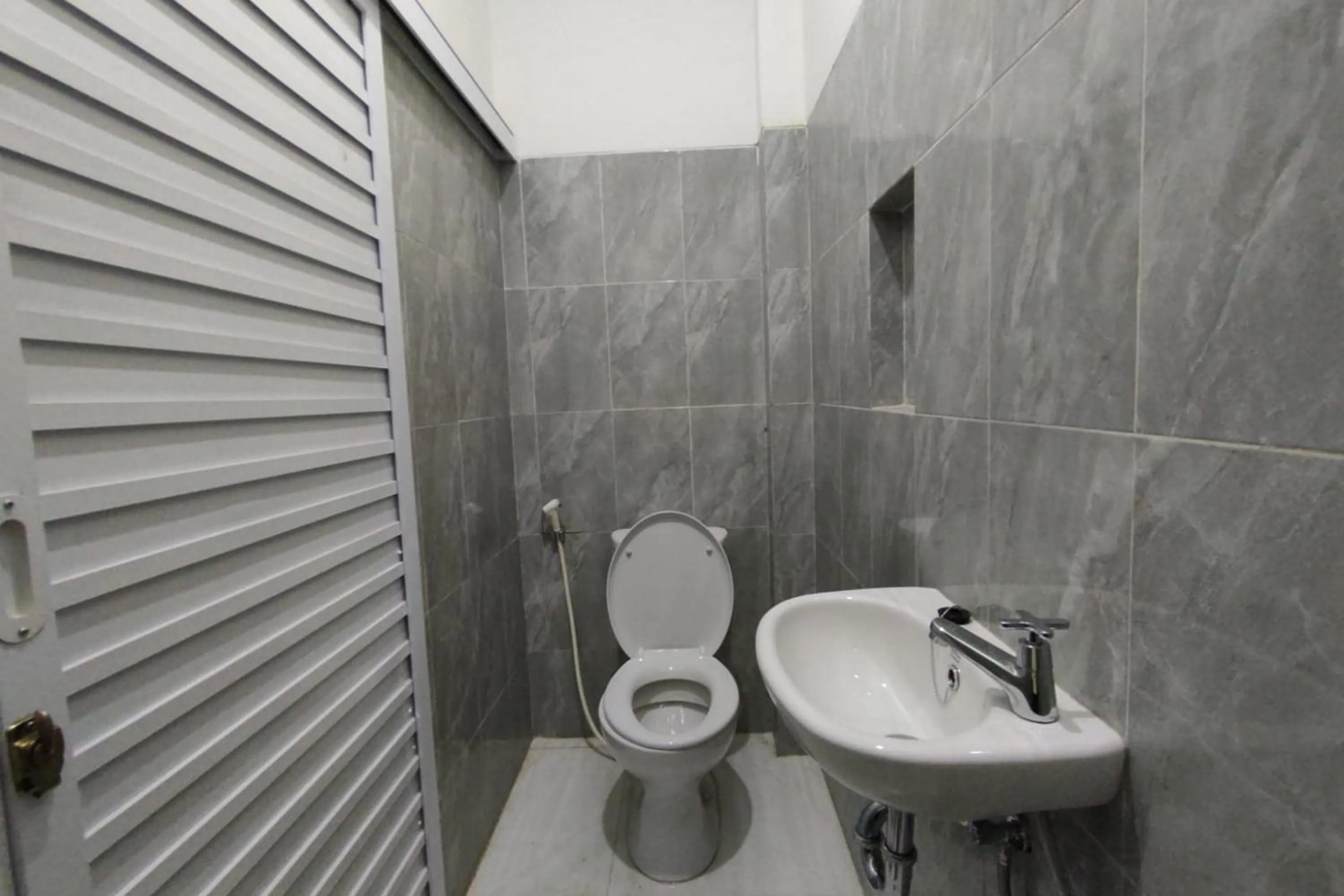 RedDoorz near Rita Super Mall Purwokerto