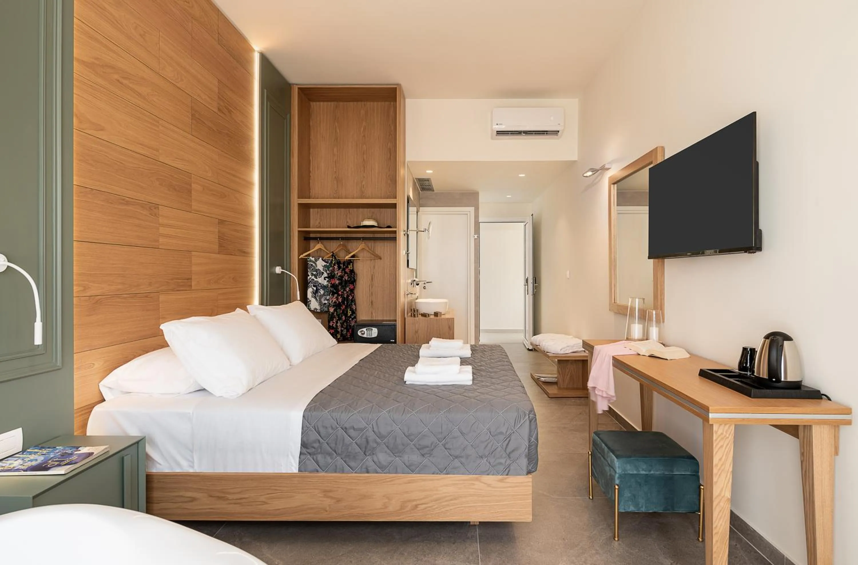 Photo of the whole room, Bed in Elia Platanias