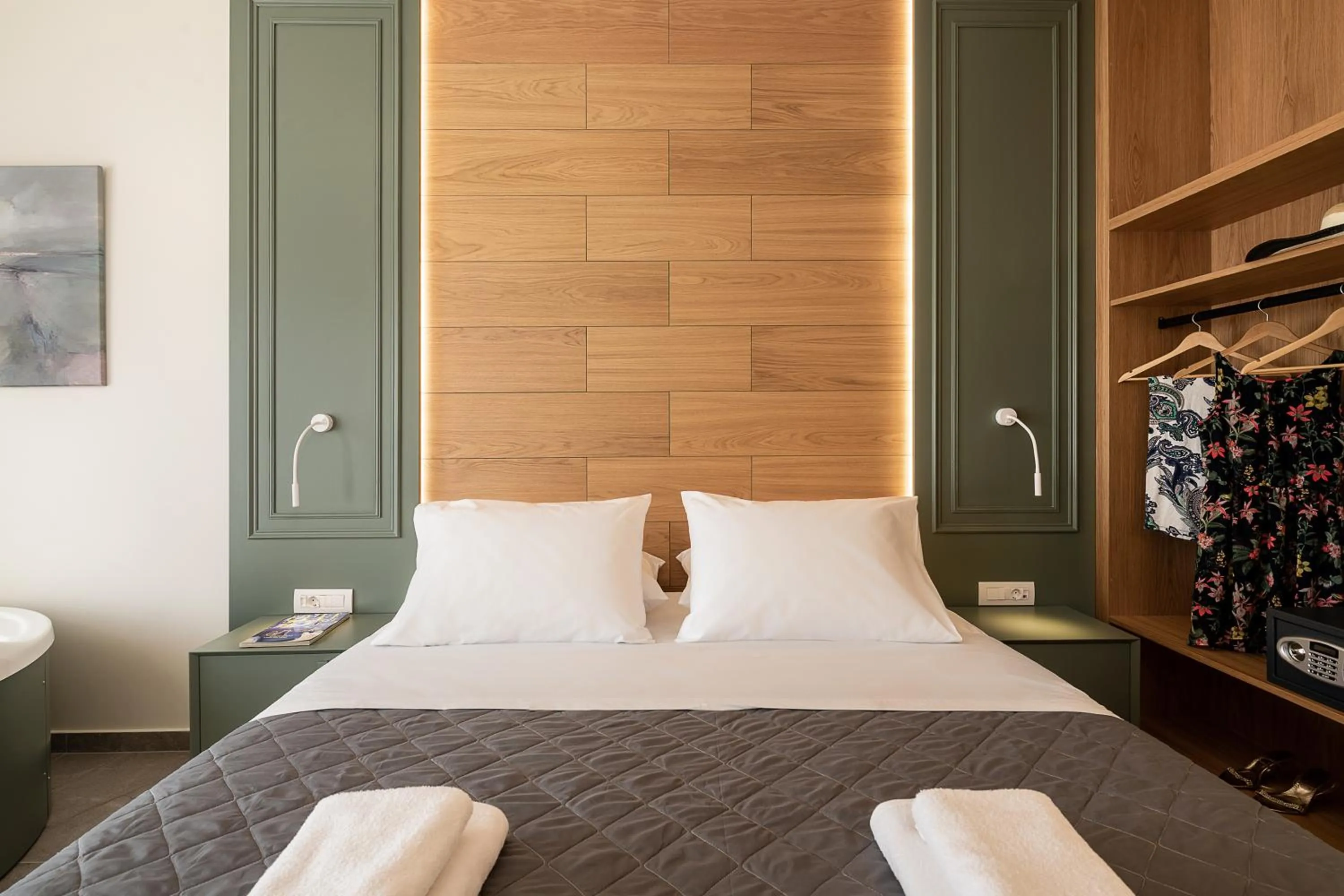 Photo of the whole room, Bed in Elia Platanias