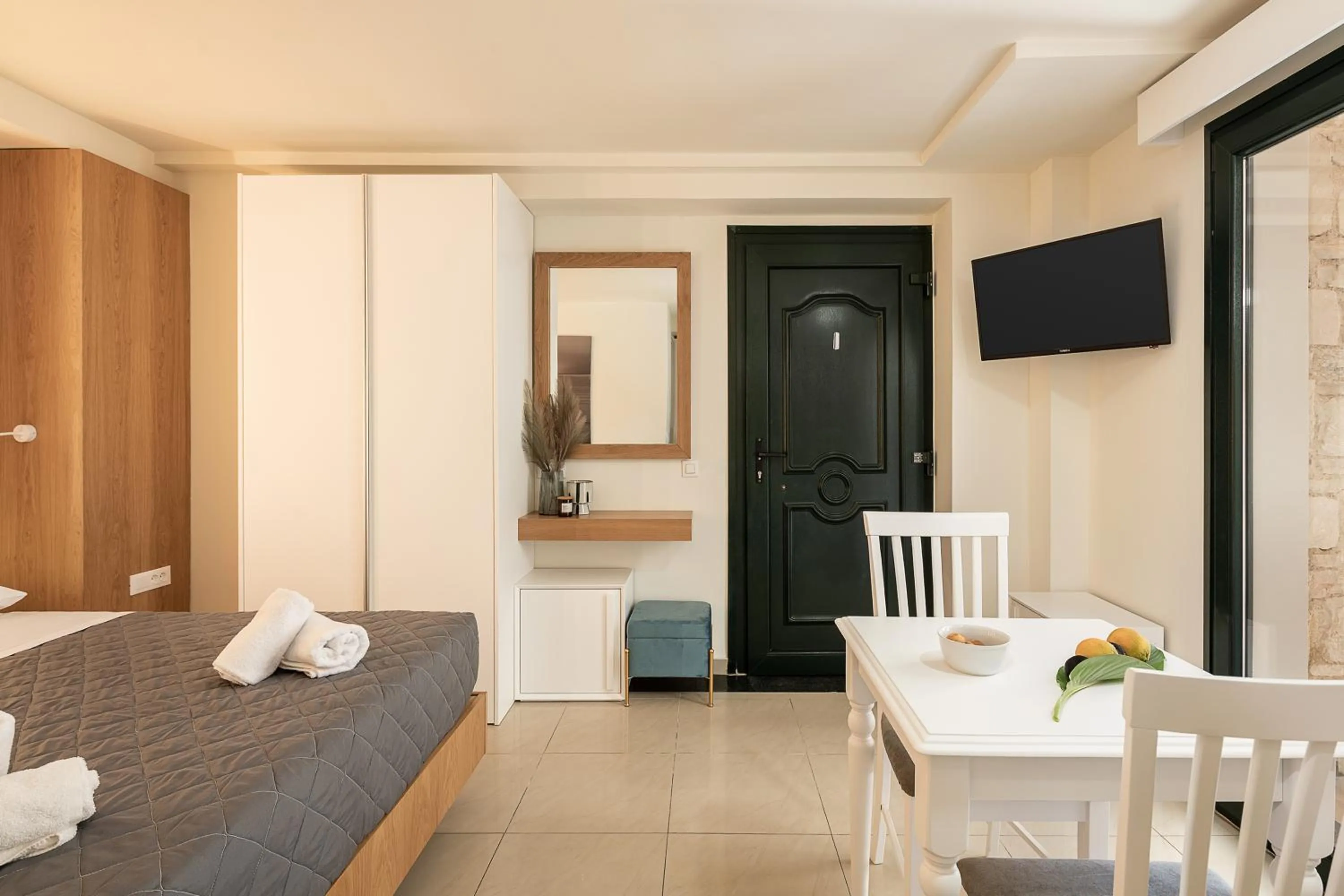 Photo of the whole room, Bed in Elia Platanias