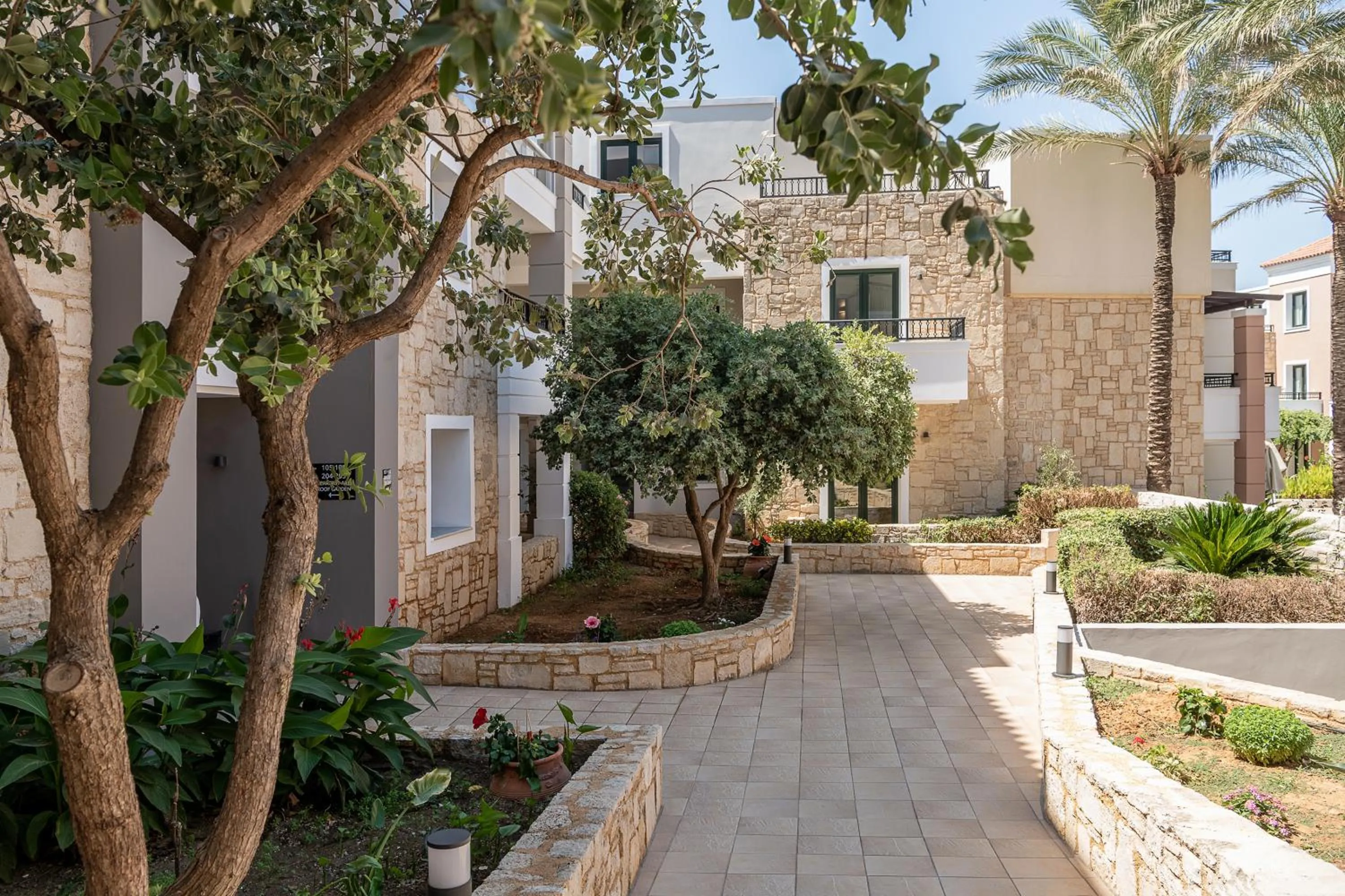 Property building in Elia Platanias