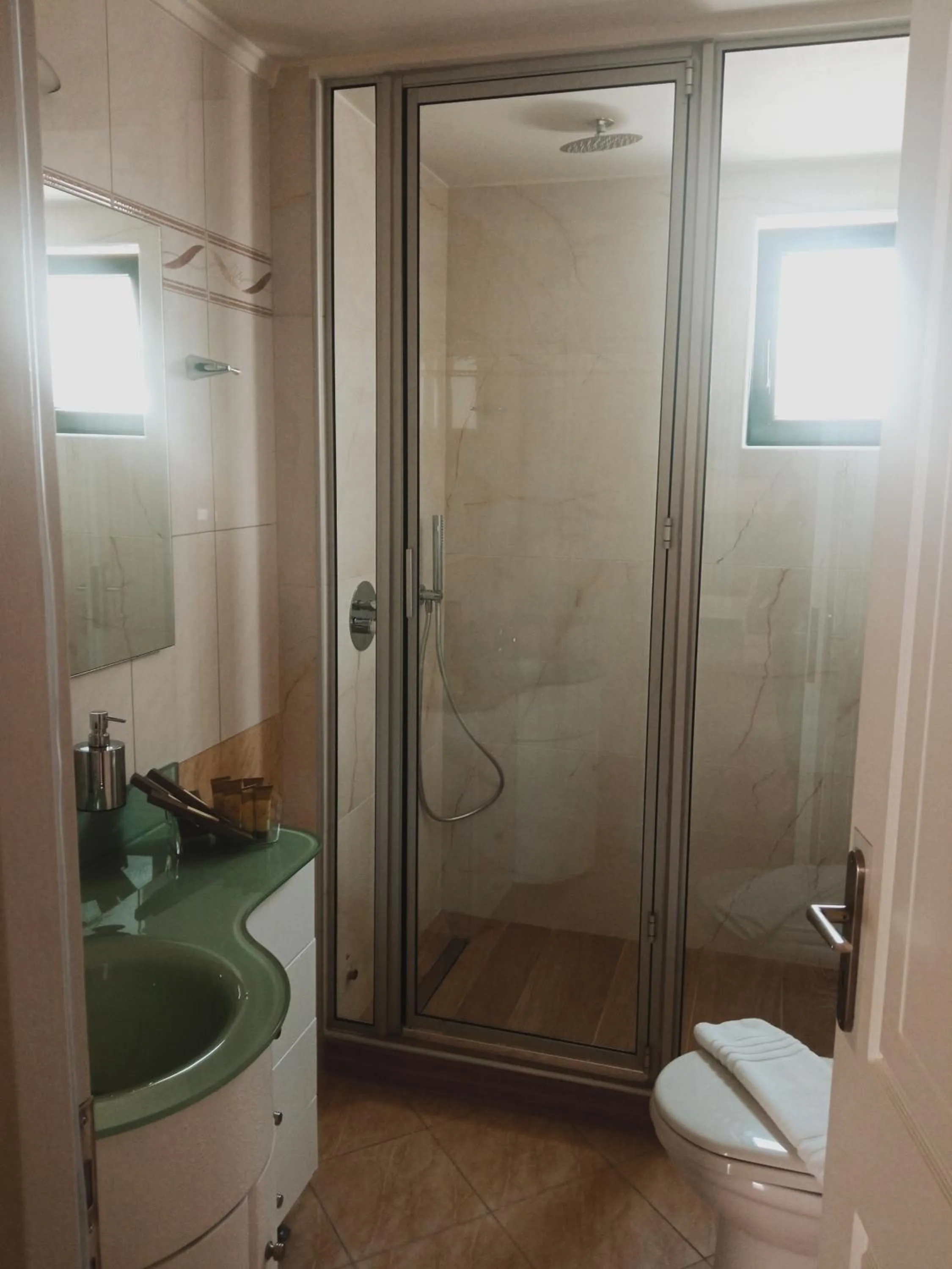 Shower in Elia Platanias