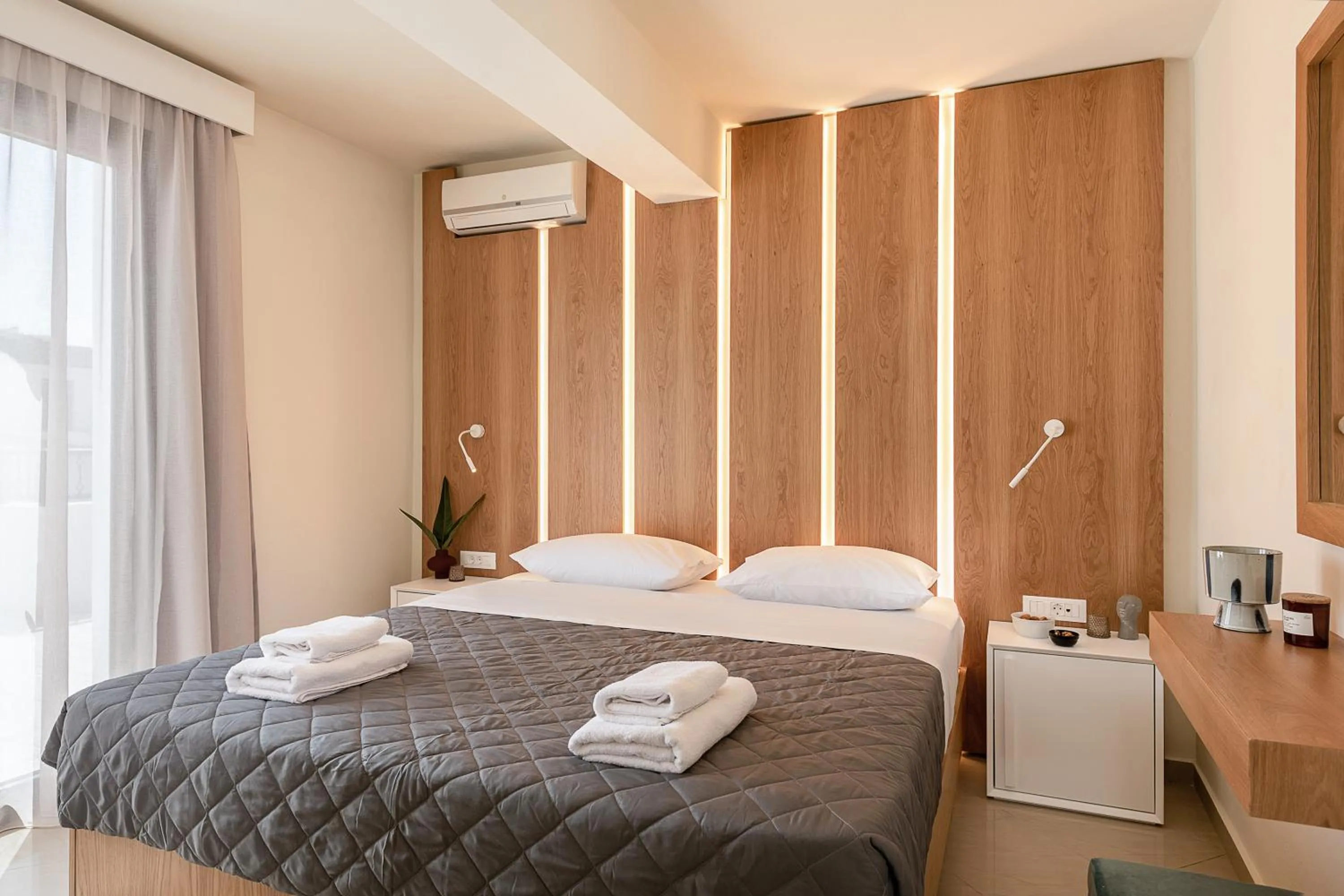 Photo of the whole room, Bed in Elia Platanias