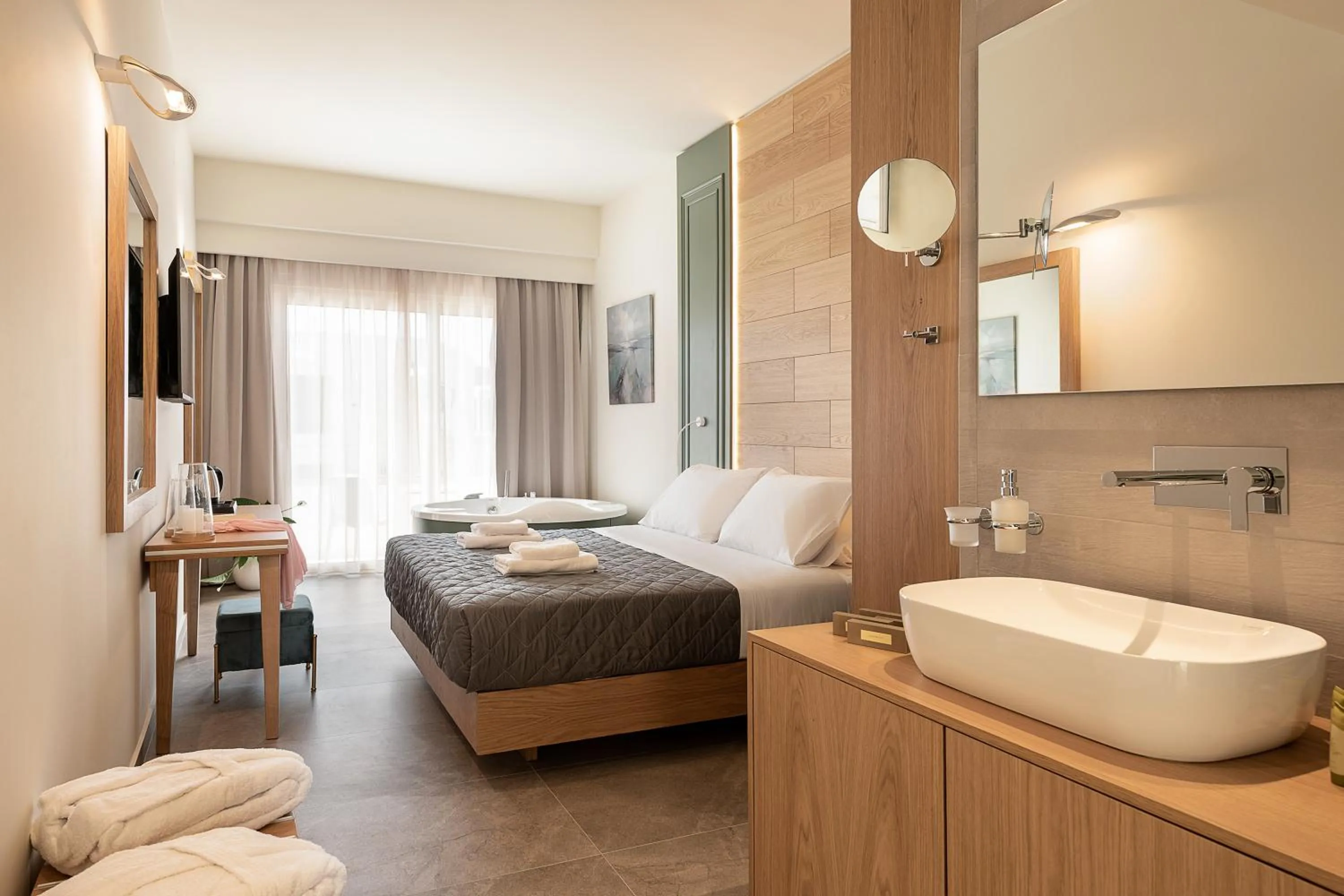 Photo of the whole room, Bed in Elia Platanias