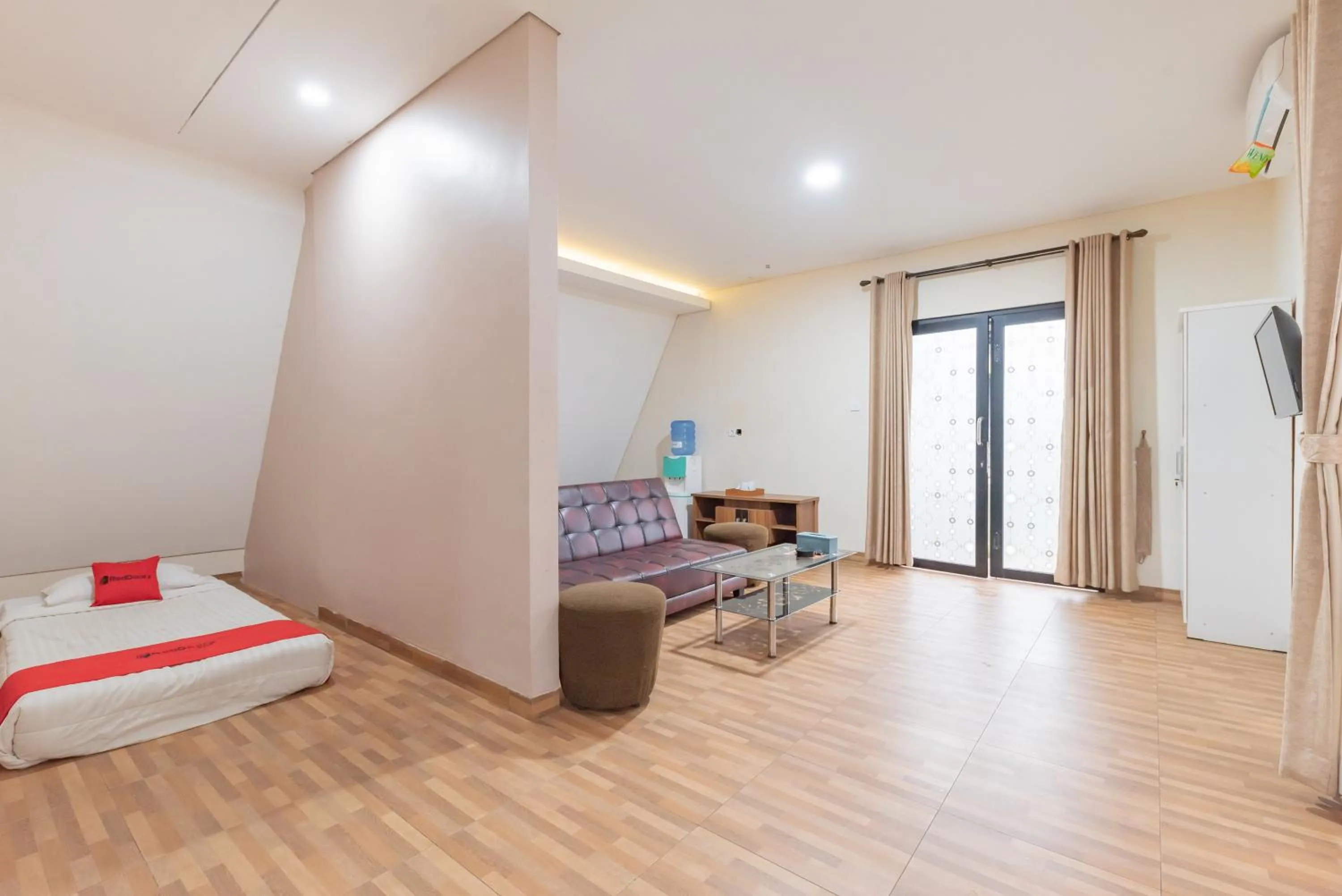 Bedroom, Bed in RedDoorz Premium @ Griya Inkoppabri Cisarua Puncak