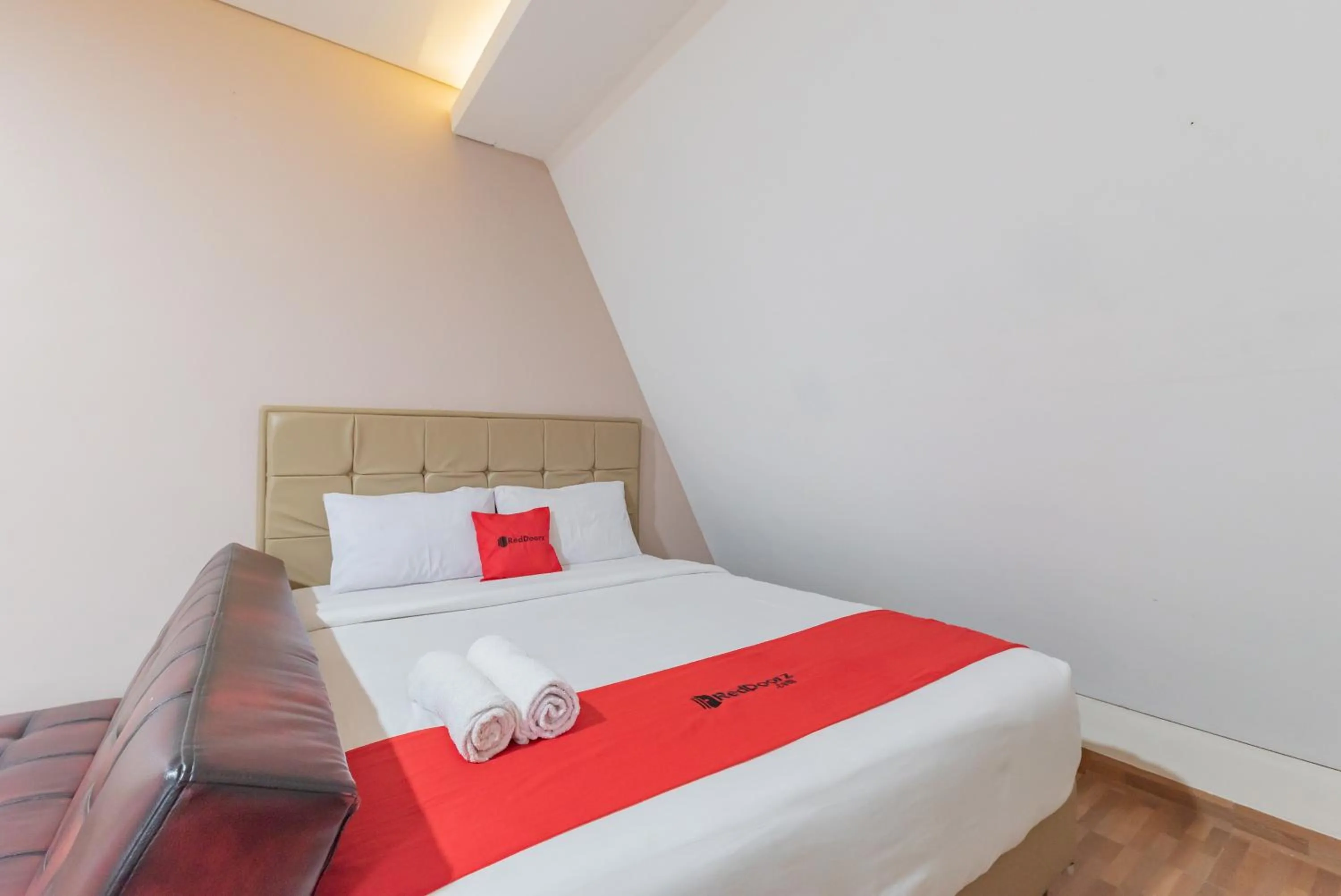 Bedroom, Bed in RedDoorz Premium @ Griya Inkoppabri Cisarua Puncak