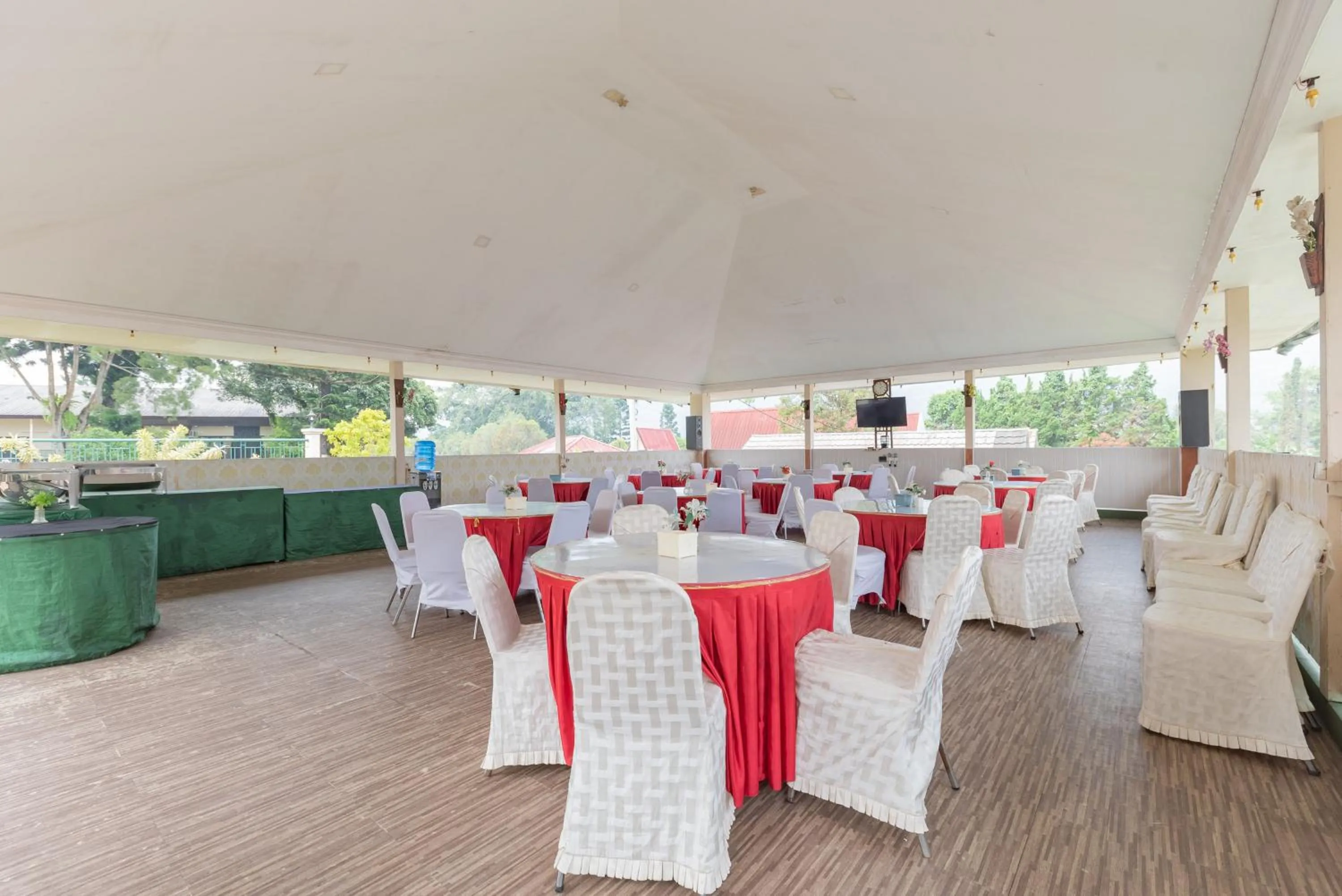 Restaurant/places to eat in RedDoorz Premium @ Griya Inkoppabri Cisarua Puncak