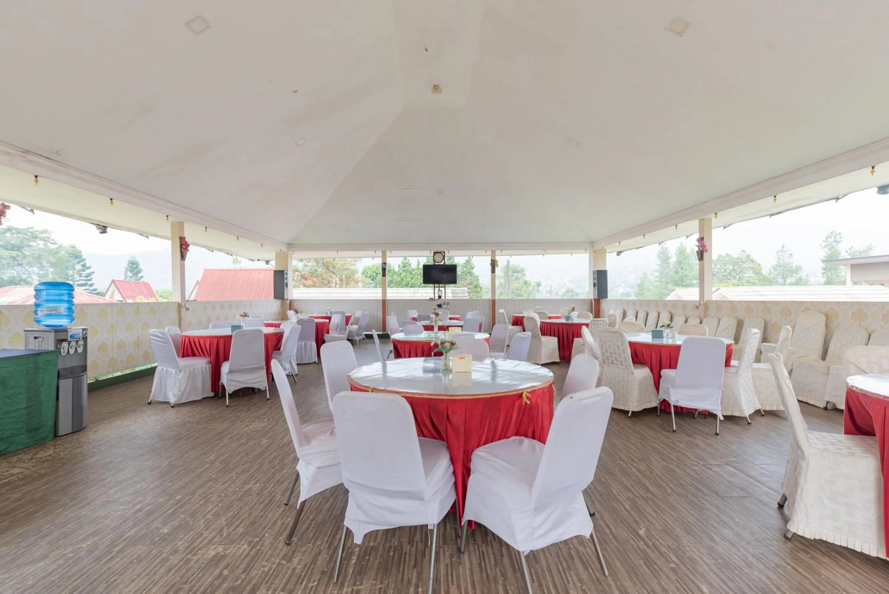 Restaurant/places to eat in RedDoorz Premium @ Griya Inkoppabri Cisarua Puncak