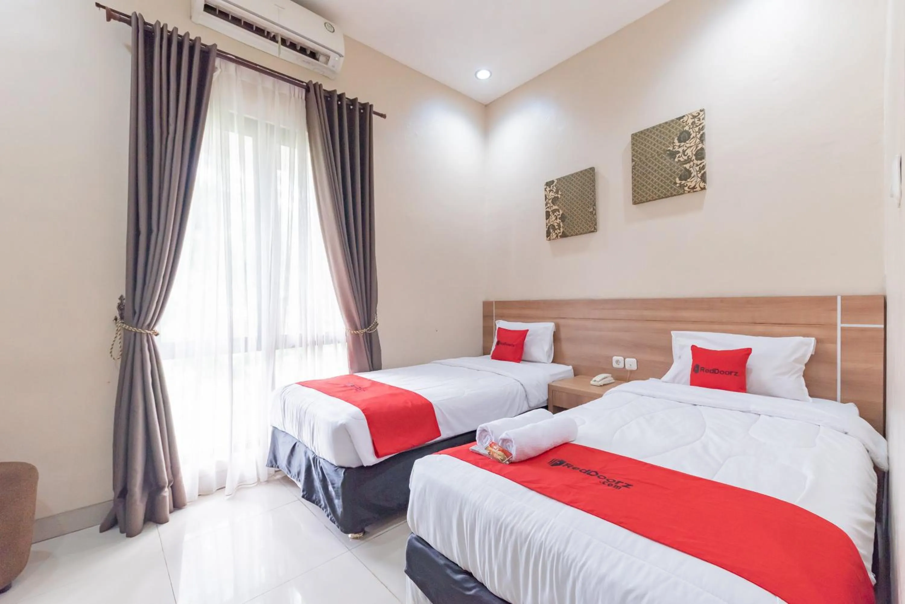 Bedroom, Bed in RedDoorz Premium @ Griya Inkoppabri Cisarua Puncak