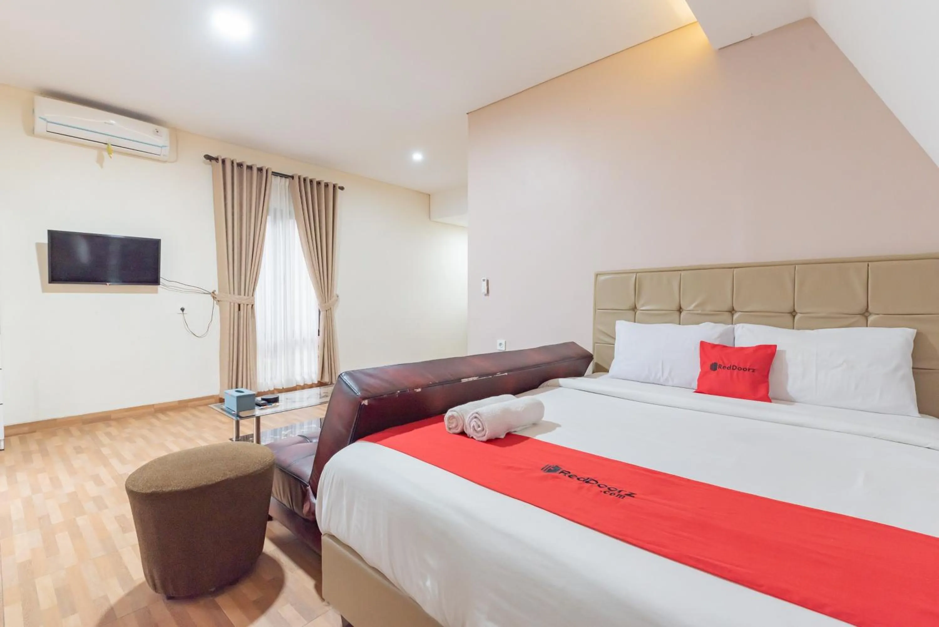 Bedroom, Bed in RedDoorz Premium @ Griya Inkoppabri Cisarua Puncak