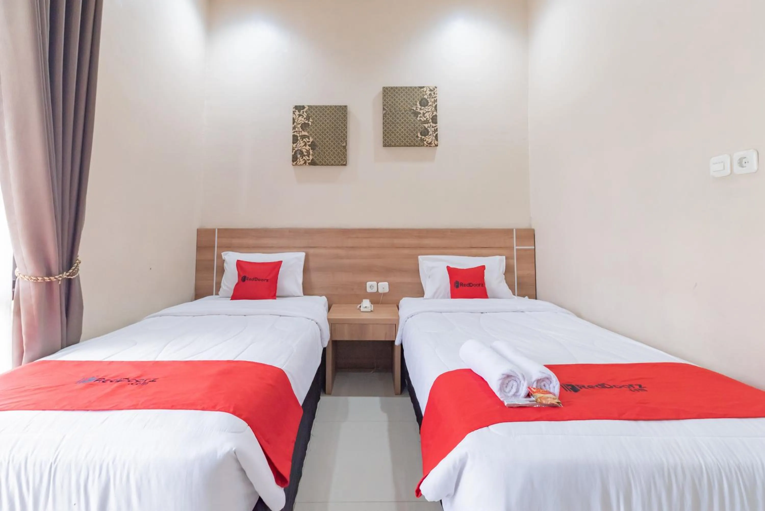 Bedroom, Bed in RedDoorz Premium @ Griya Inkoppabri Cisarua Puncak
