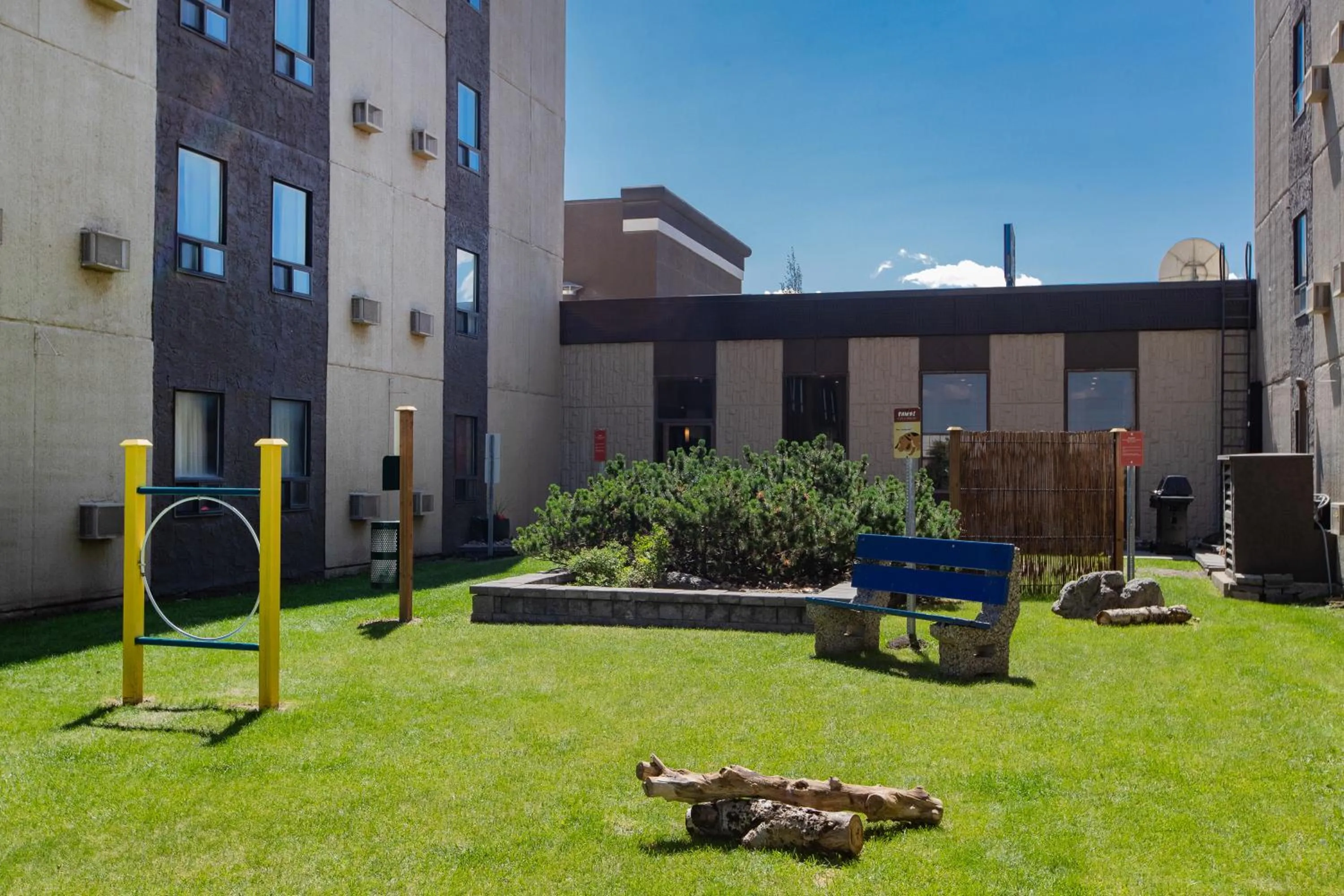 Pets in Travelodge by Wyndham Edmonton West