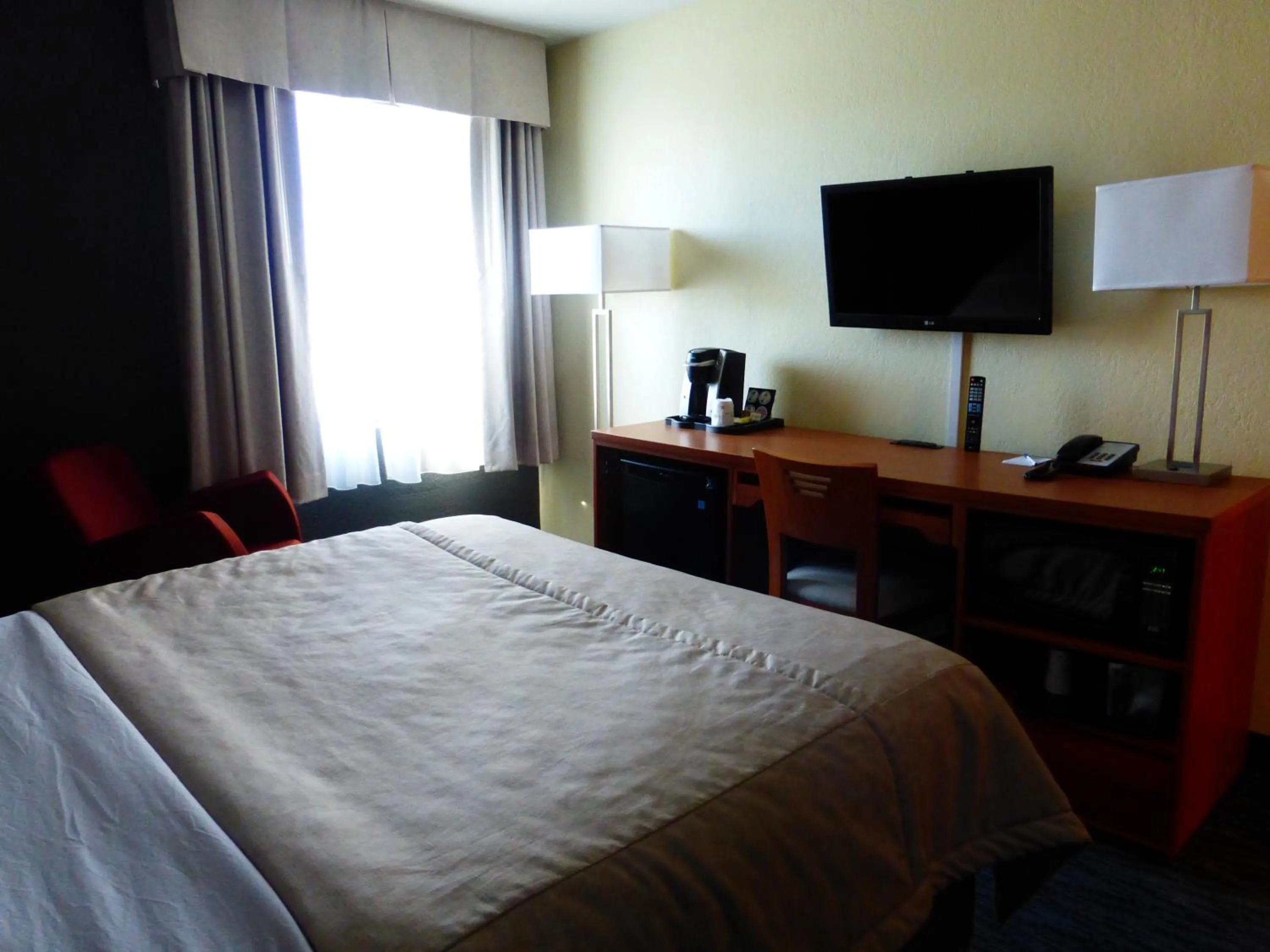 Bedroom, Bed in Travelodge by Wyndham Edmonton West