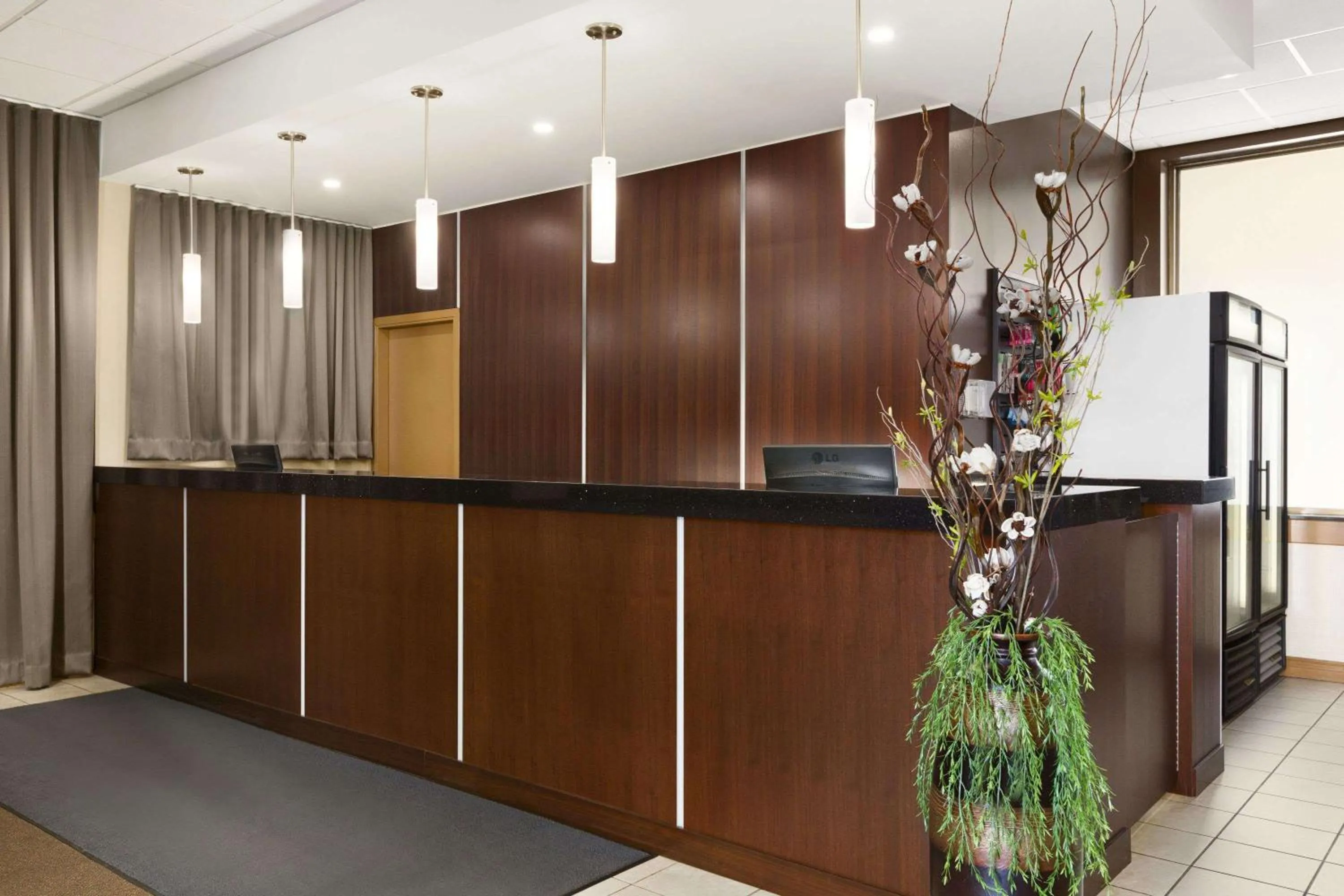 Lobby or reception in Travelodge by Wyndham Edmonton West