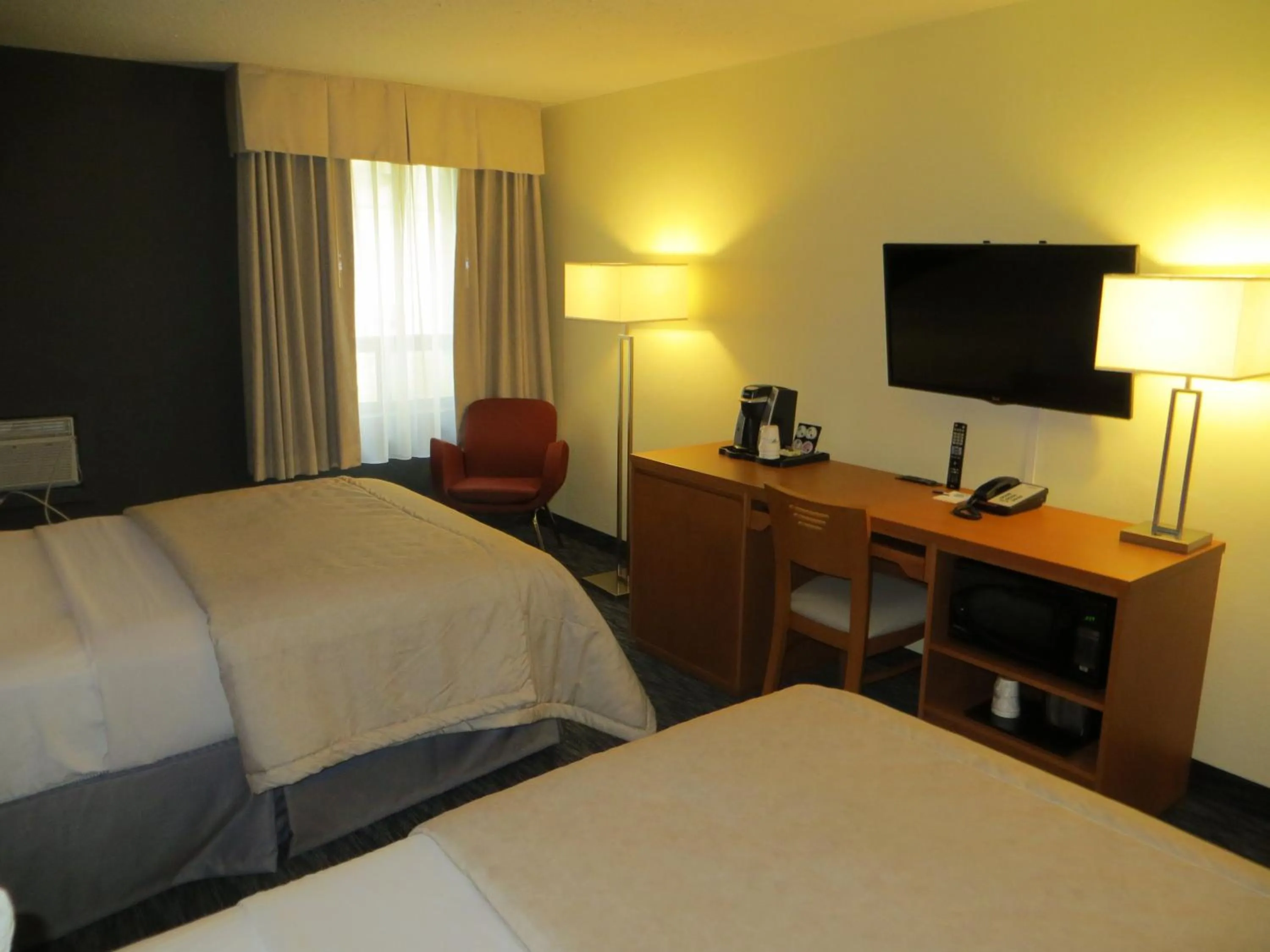 Photo of the whole room, Bed in Travelodge by Wyndham Edmonton West