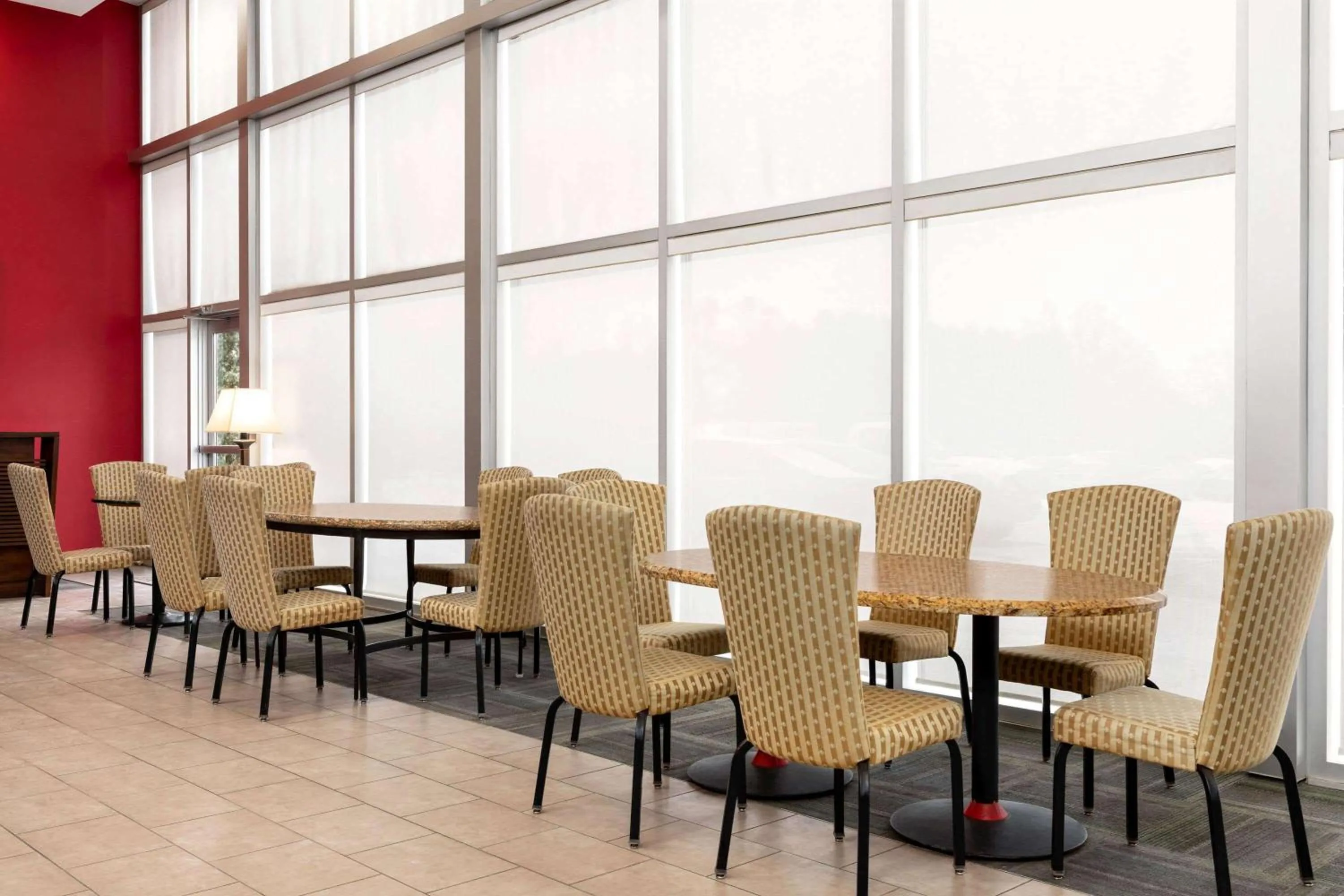 Restaurant/places to eat in Travelodge by Wyndham Richmond Hill