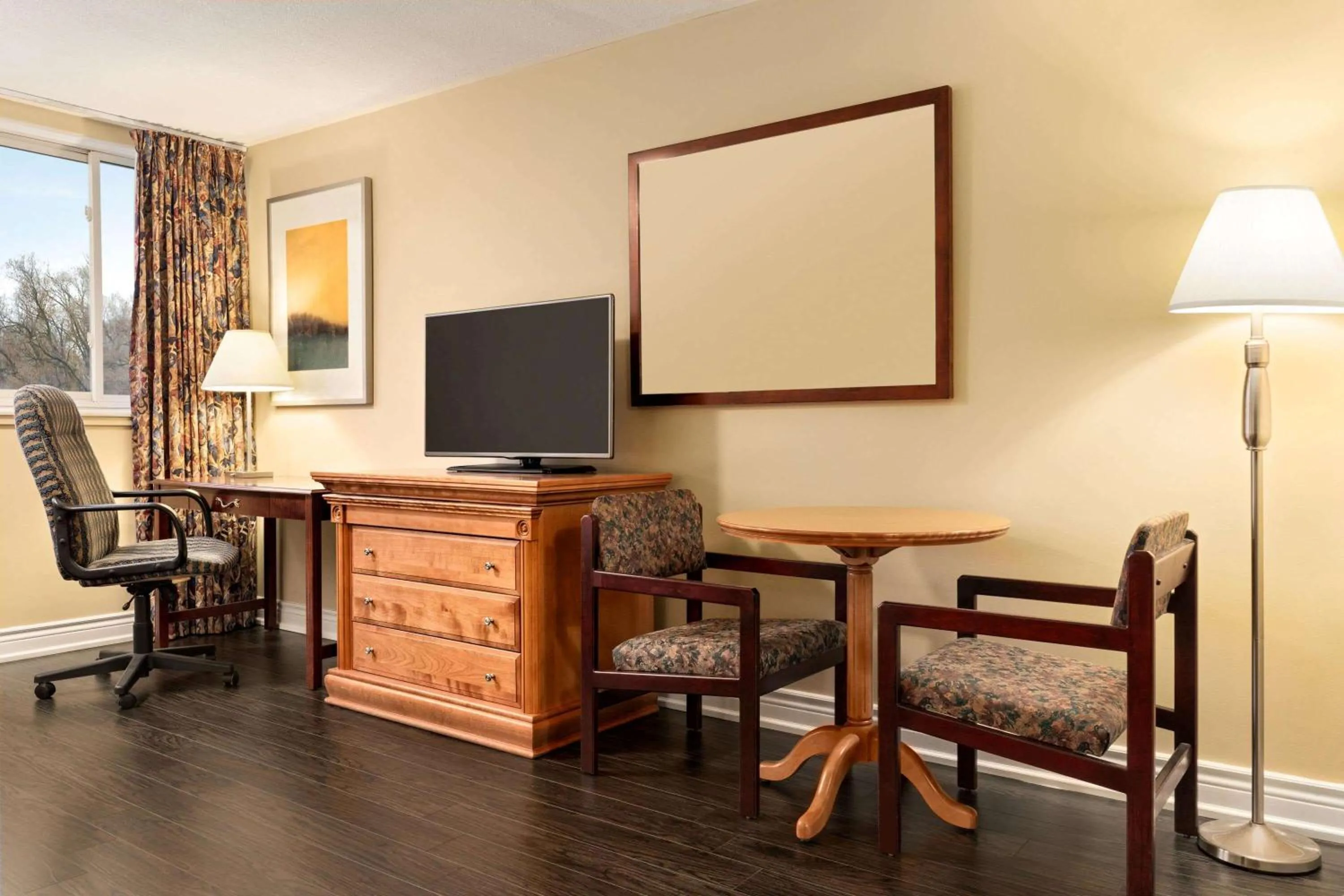 Photo of the whole room in Travelodge by Wyndham Richmond Hill