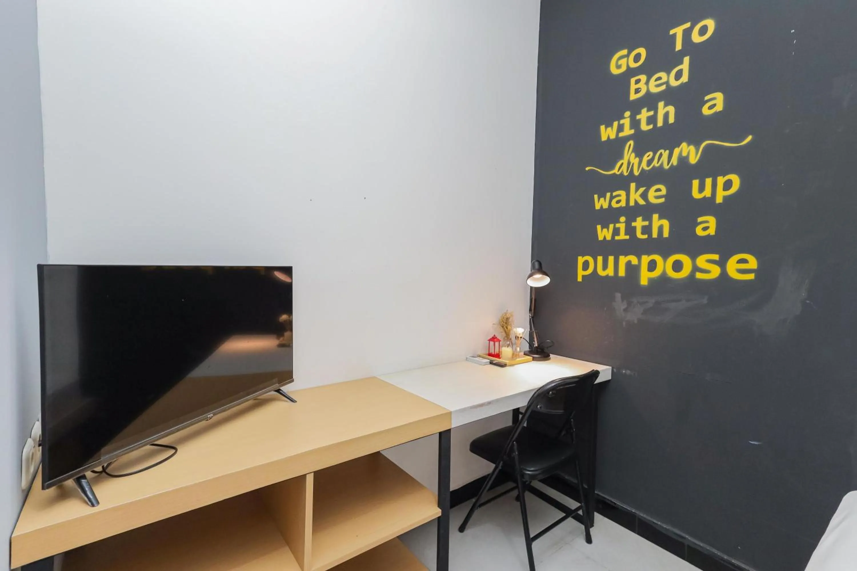 hair dresser, TV/Entertainment Center in KoolKost near RSCM Kencana - Minimum Stay 6 Nights