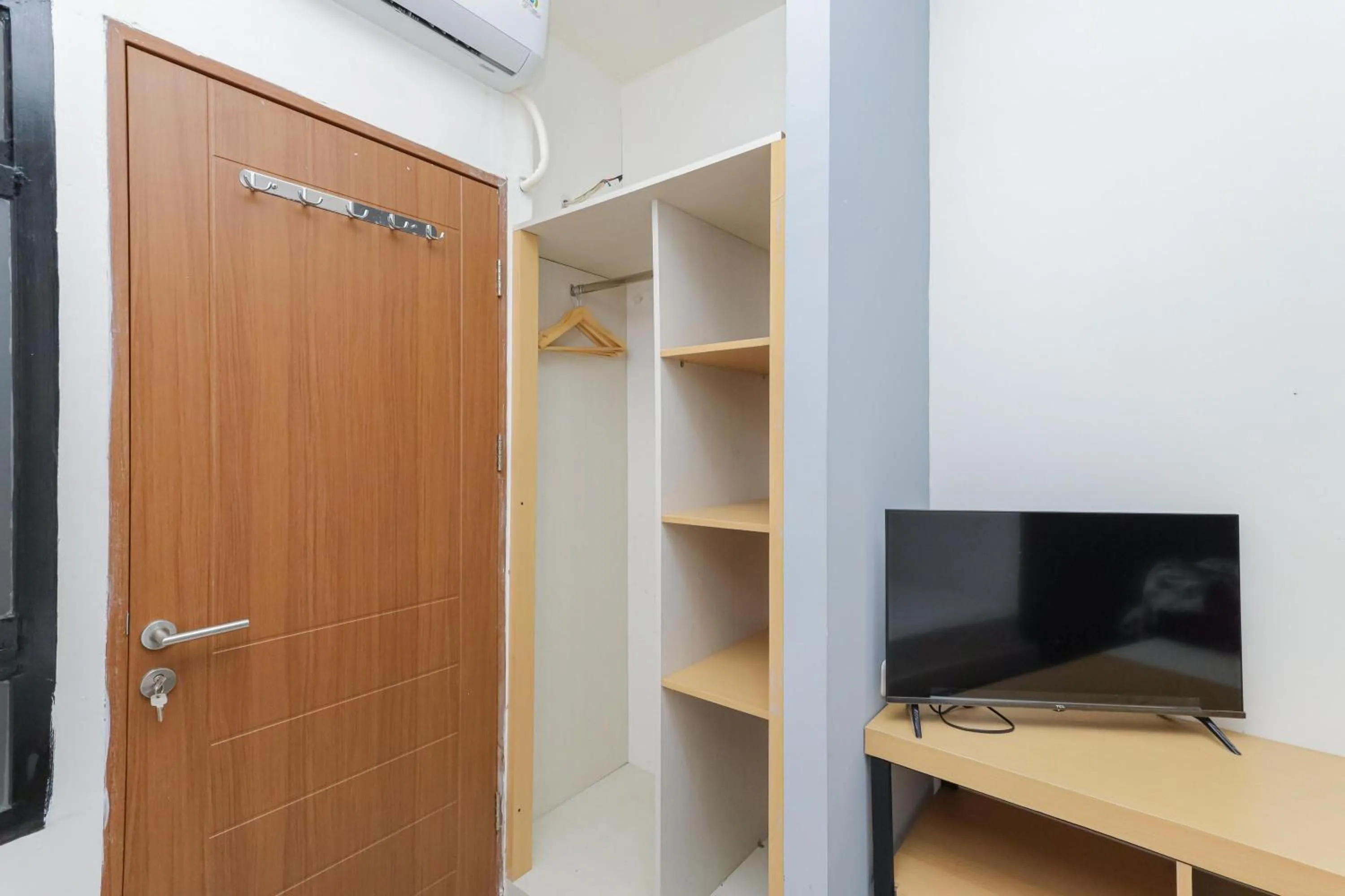 TV and multimedia, TV/Entertainment Center in KoolKost near RSCM Kencana - Minimum Stay 6 Nights
