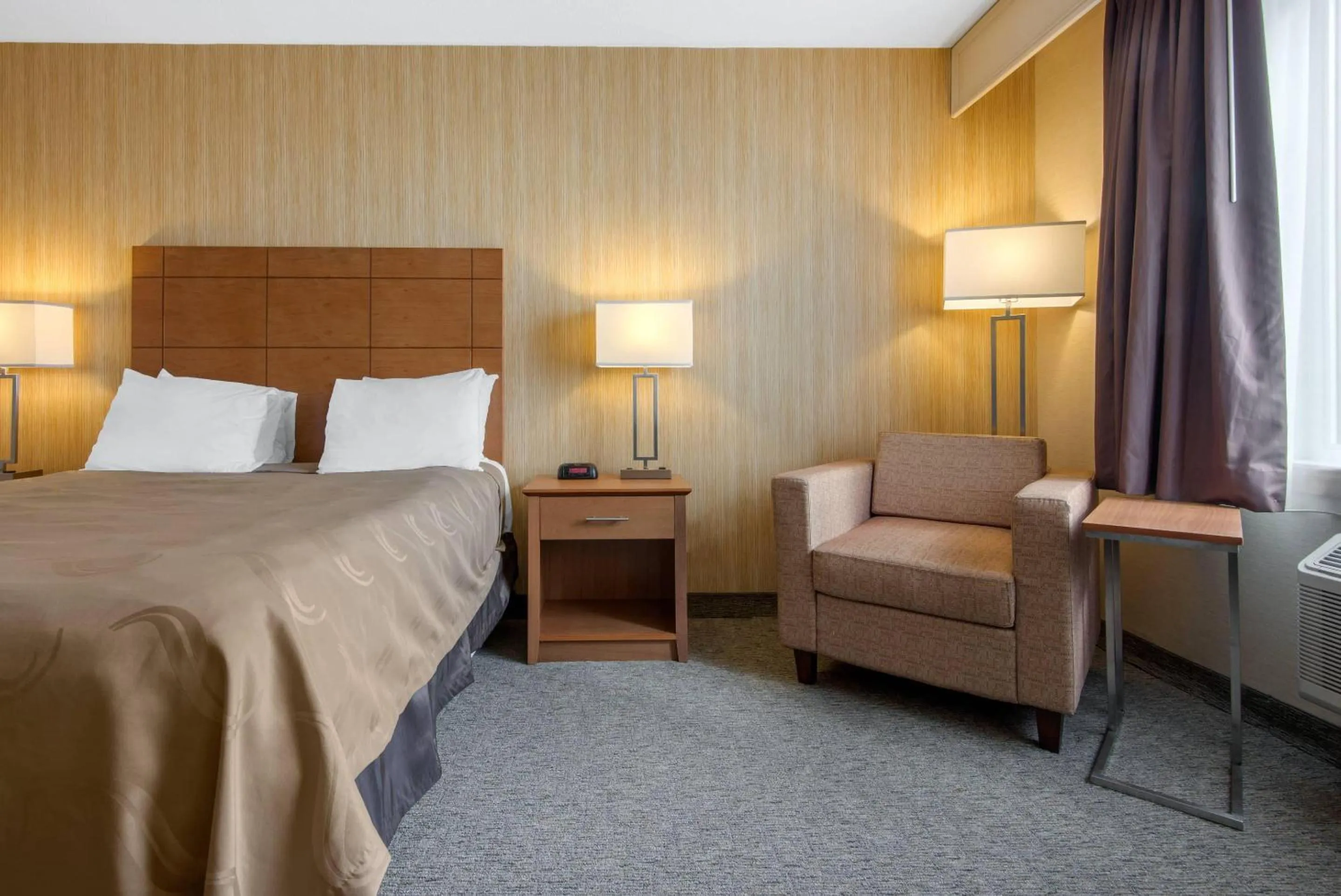 Bedroom, Bed in Quality Inn & Conference Centre Downtown Sudbury