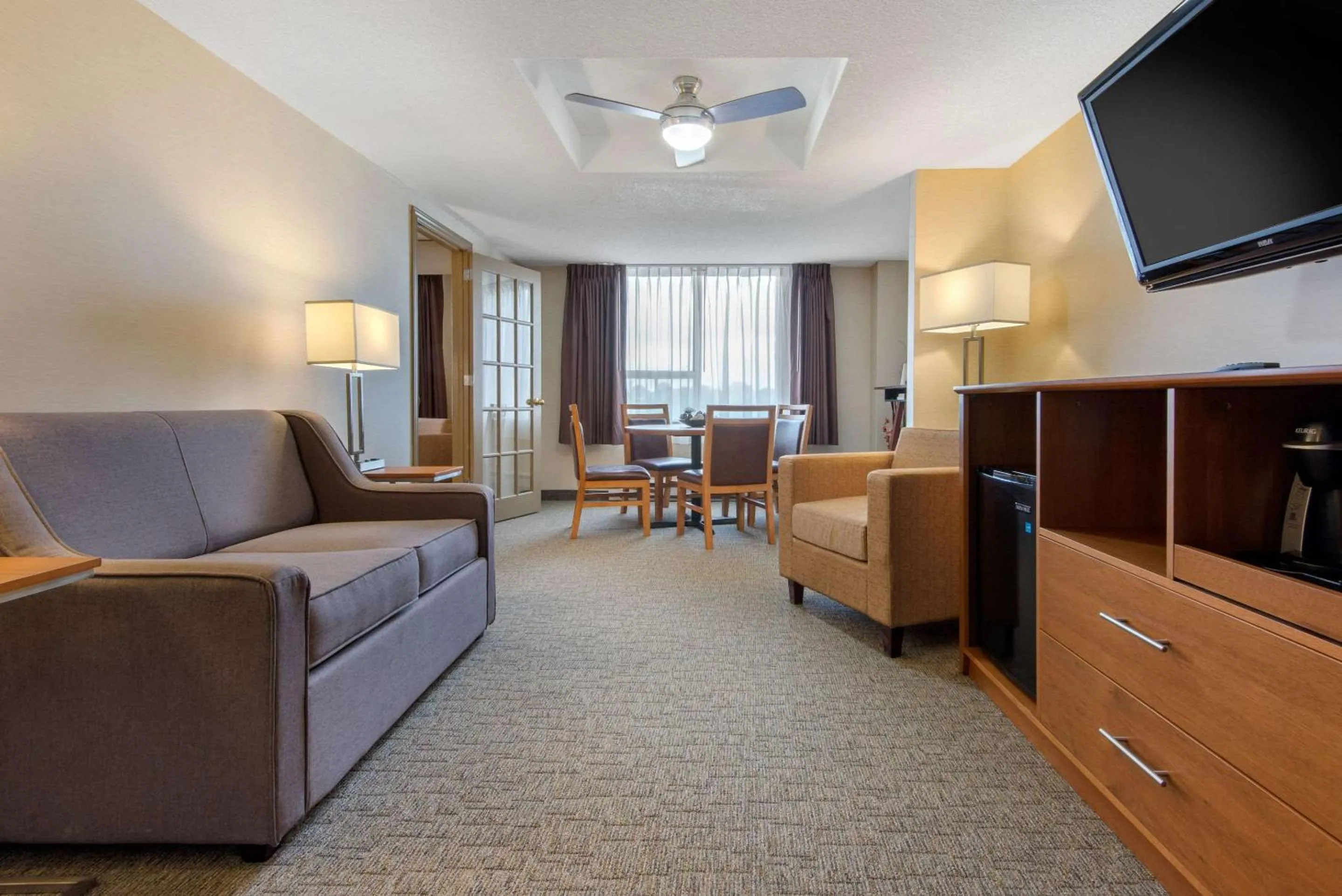 Bedroom in Quality Inn & Conference Centre Downtown Sudbury