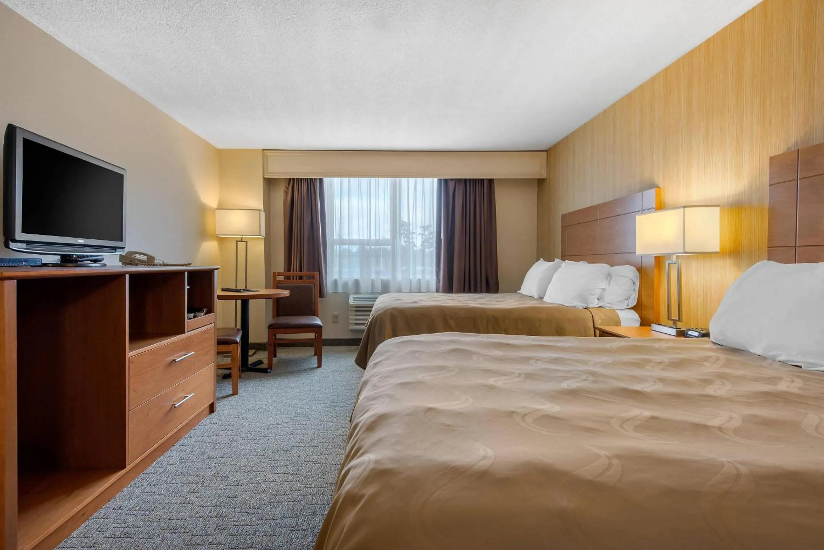 Bedroom, Bed in Quality Inn & Conference Centre Downtown Sudbury