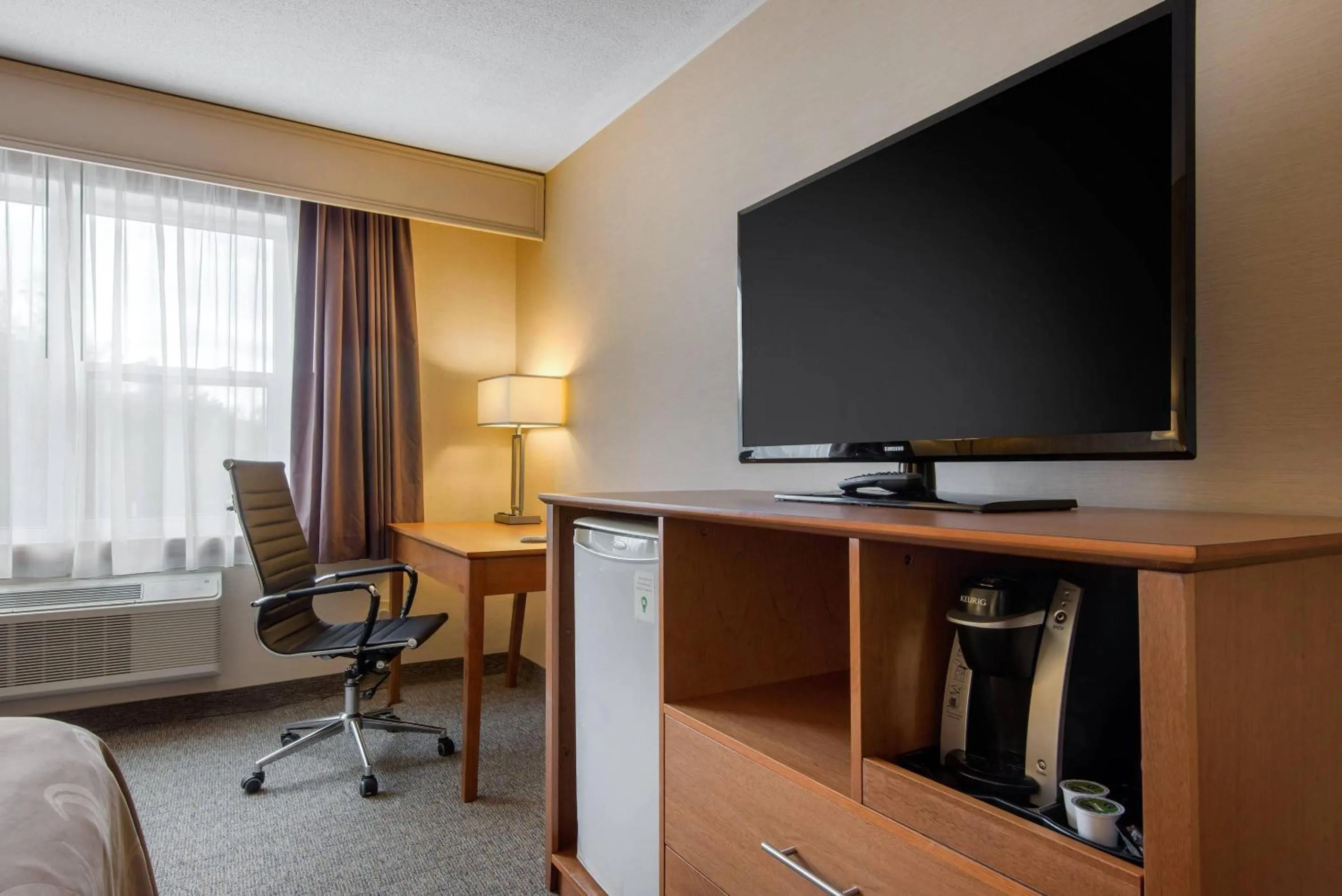 Bedroom in Quality Inn & Conference Centre Downtown Sudbury