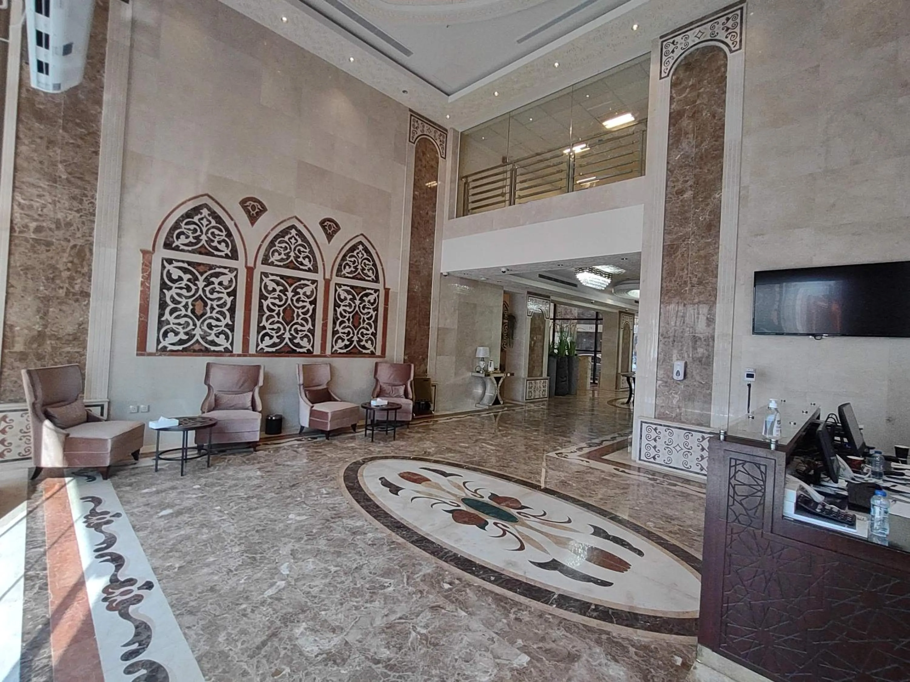 Lobby or reception in Tu Jardin Al Marwa- توجاردن المروه