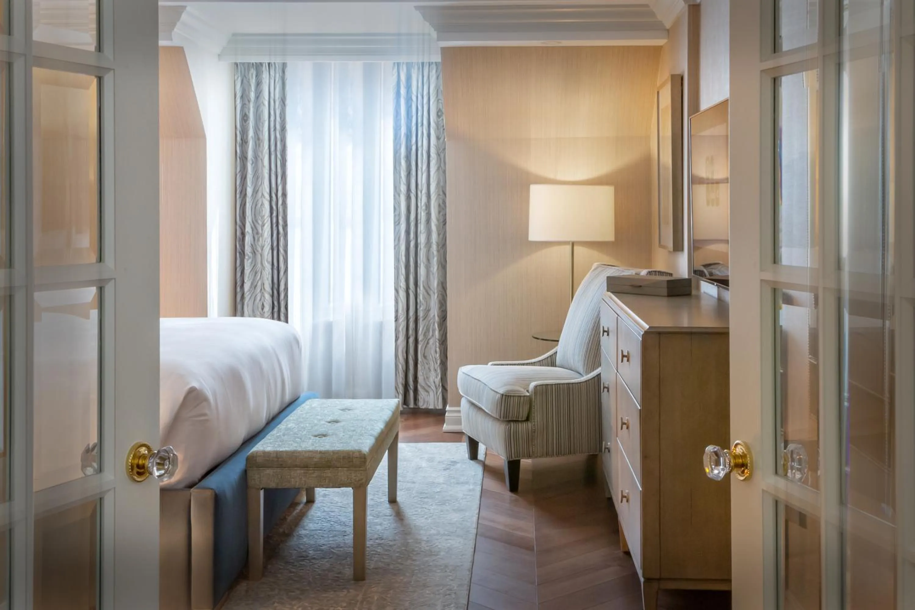 Photo of the whole room, Bed in Chateau Vaudreuil