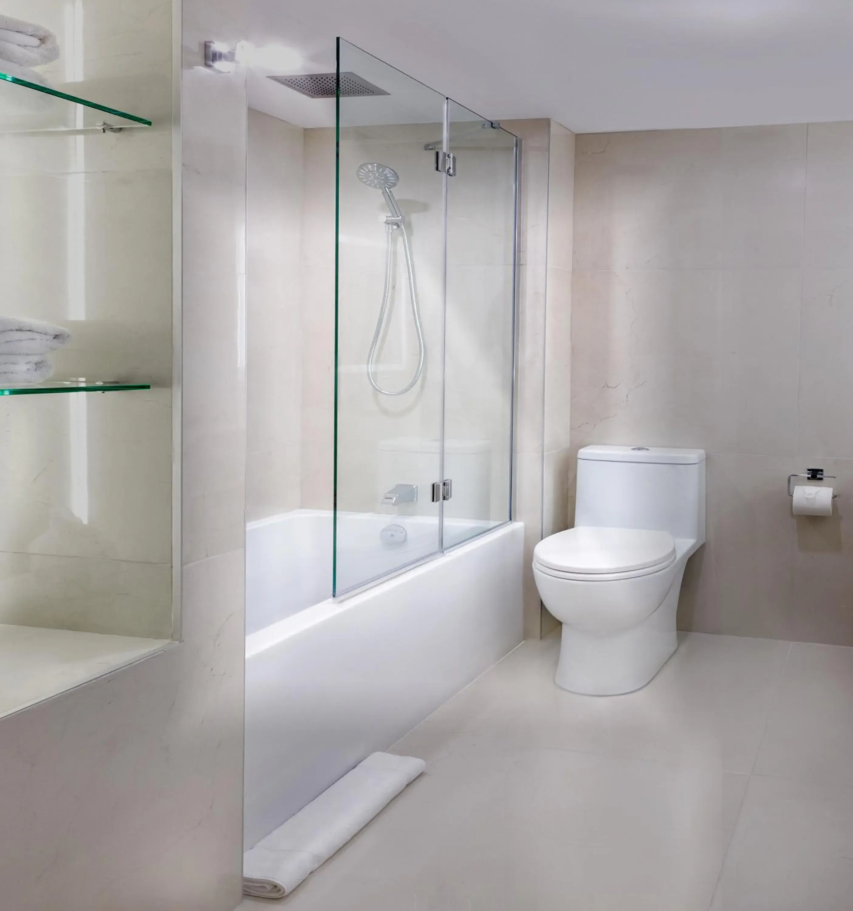 King Room with Lake View in Chateau Vaudreuil King Room with Lake View in Chateau Vaudreuil