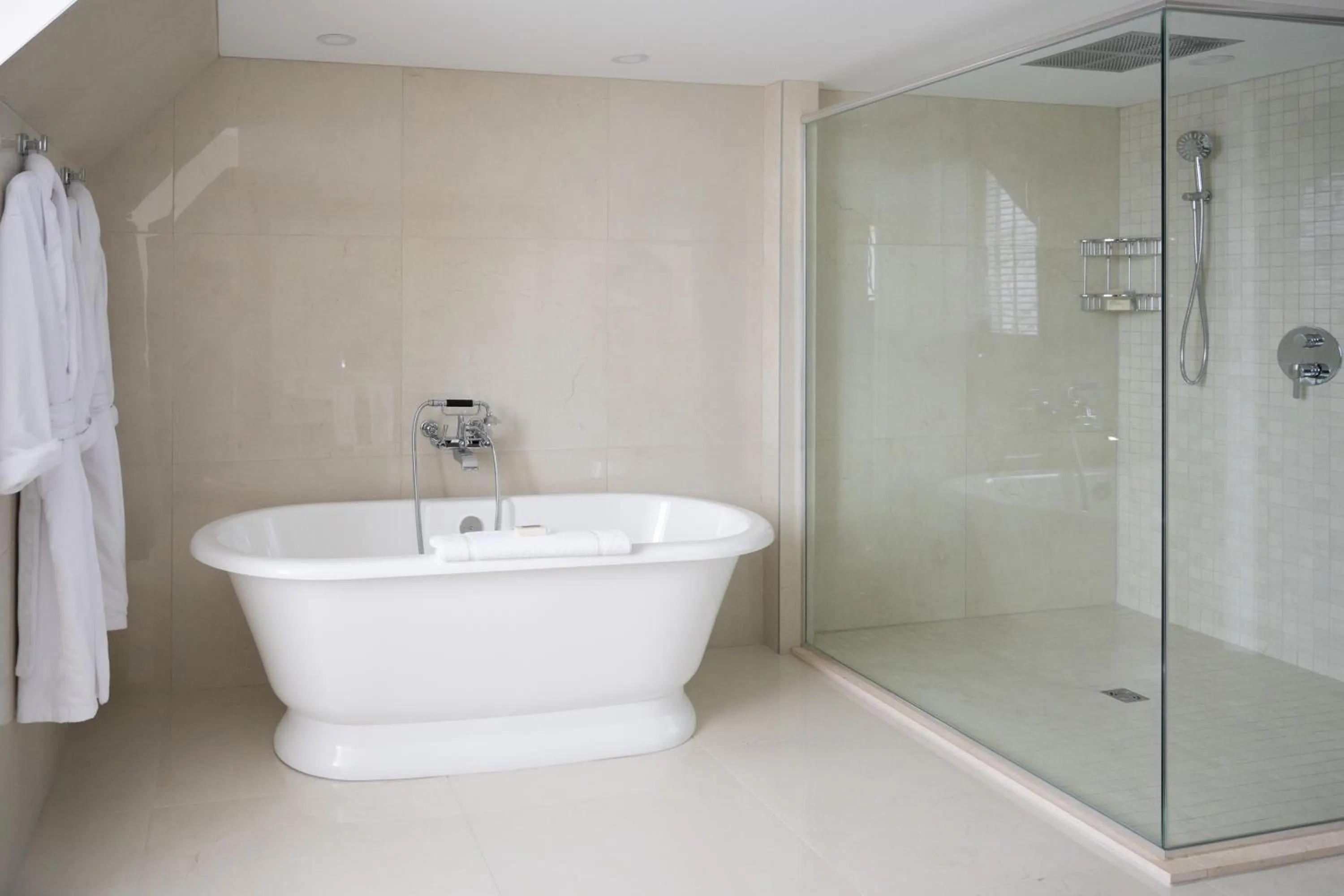 Shower in Chateau Vaudreuil