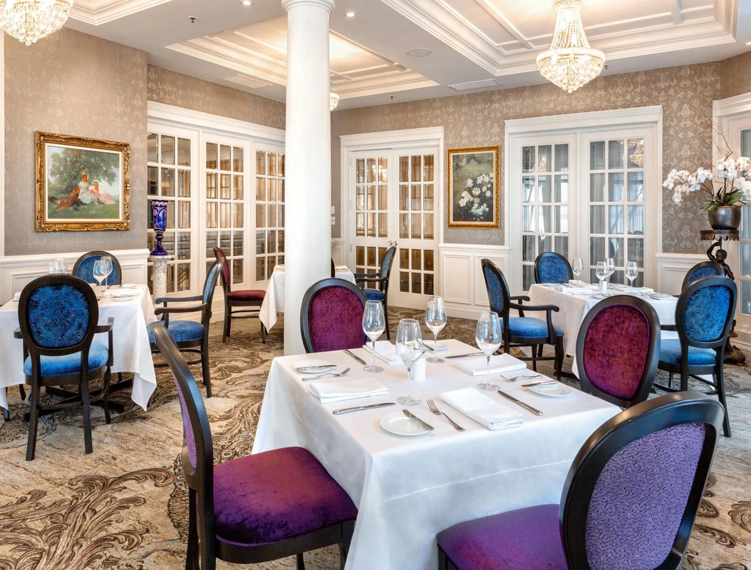 Restaurant/places to eat in Chateau Vaudreuil
