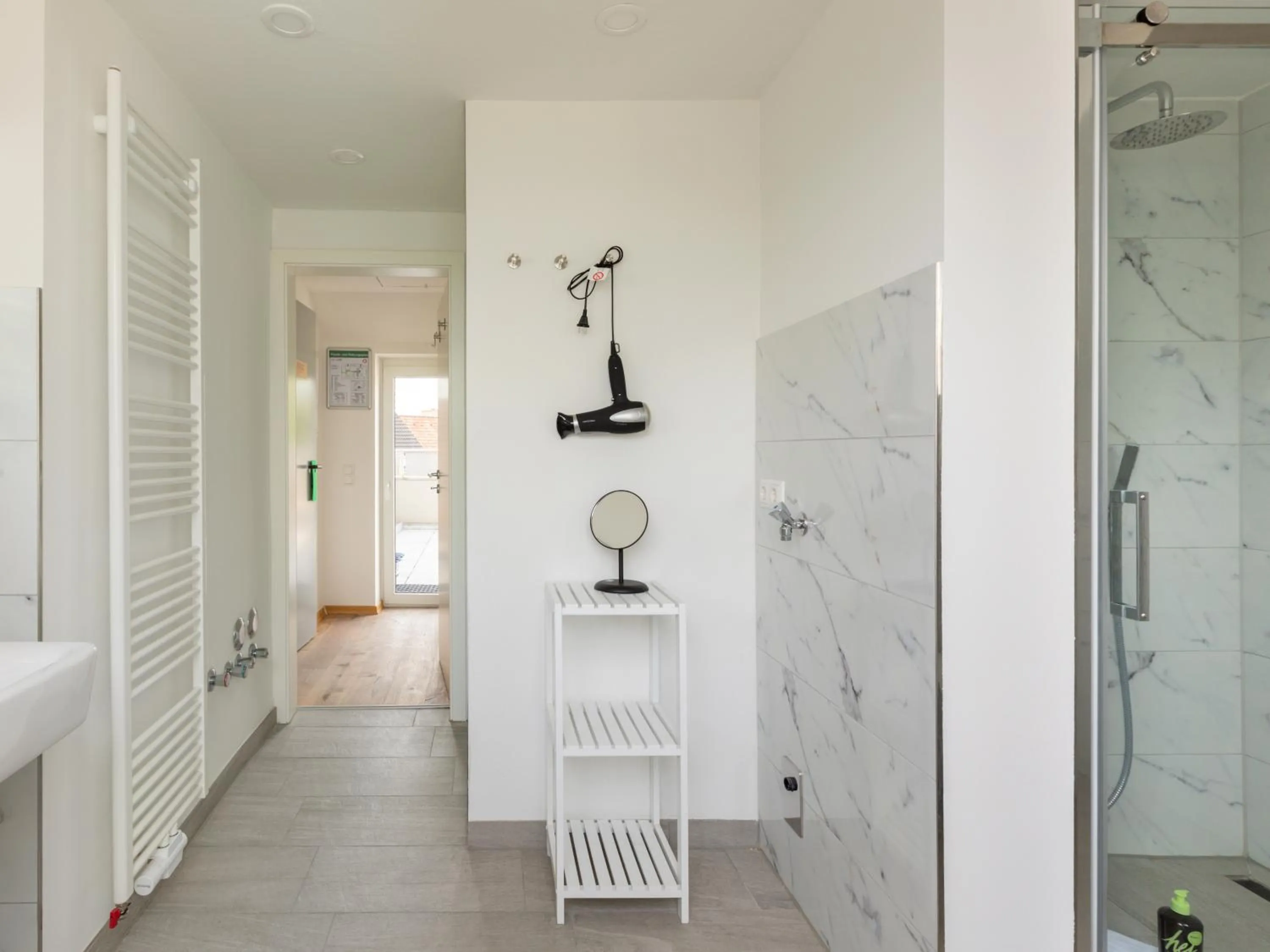 Shower in Limehome Hannover Bleichenstraße - Digital Access