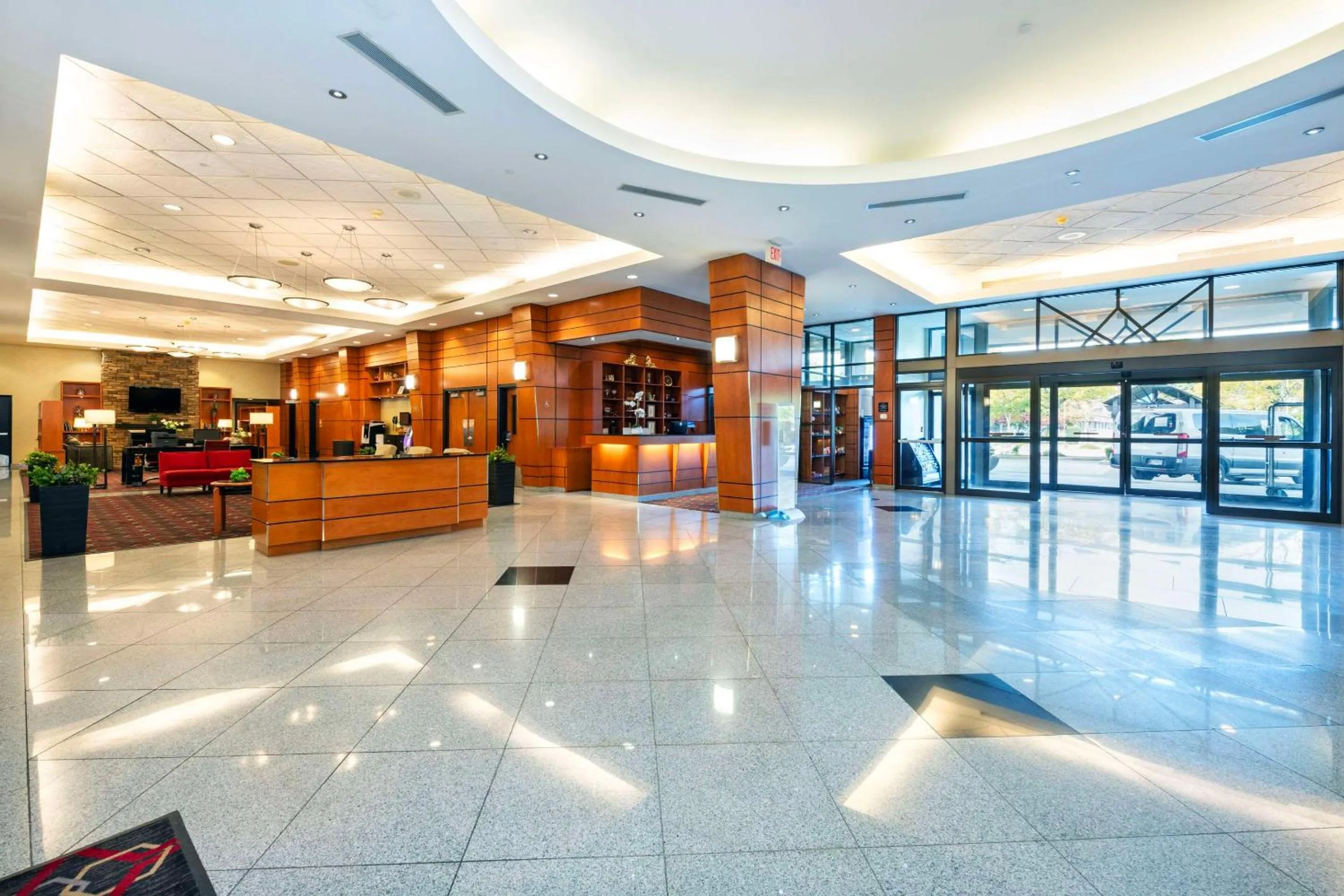 Lobby or reception in Grand Park Hotel Vancouver Airport, an Ascend Collection Hotel