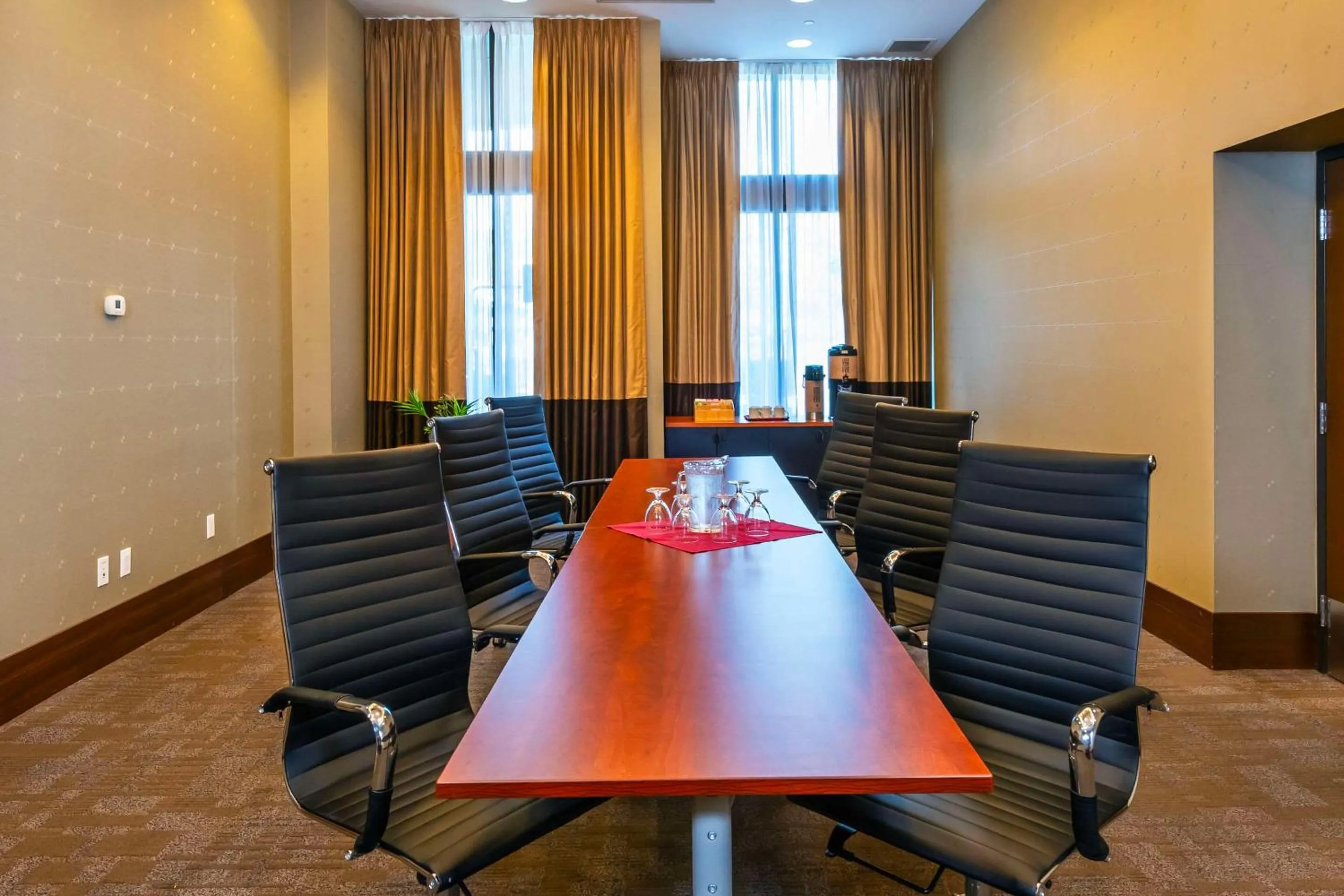 Meeting/conference room in Grand Park Hotel Vancouver Airport, an Ascend Collection Hotel