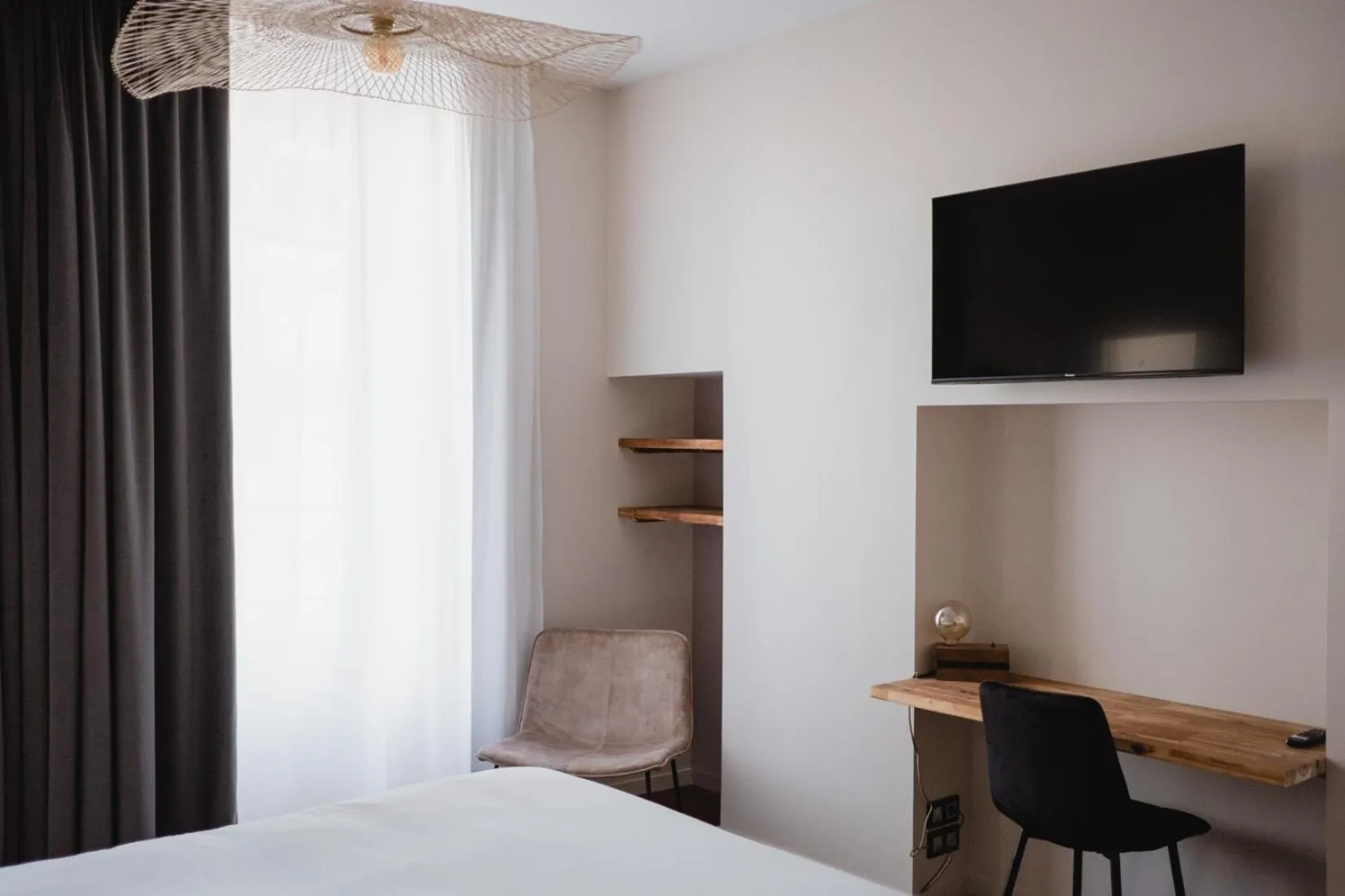 TV and multimedia, Bed in Hôtel-Restaurant Villa Métis