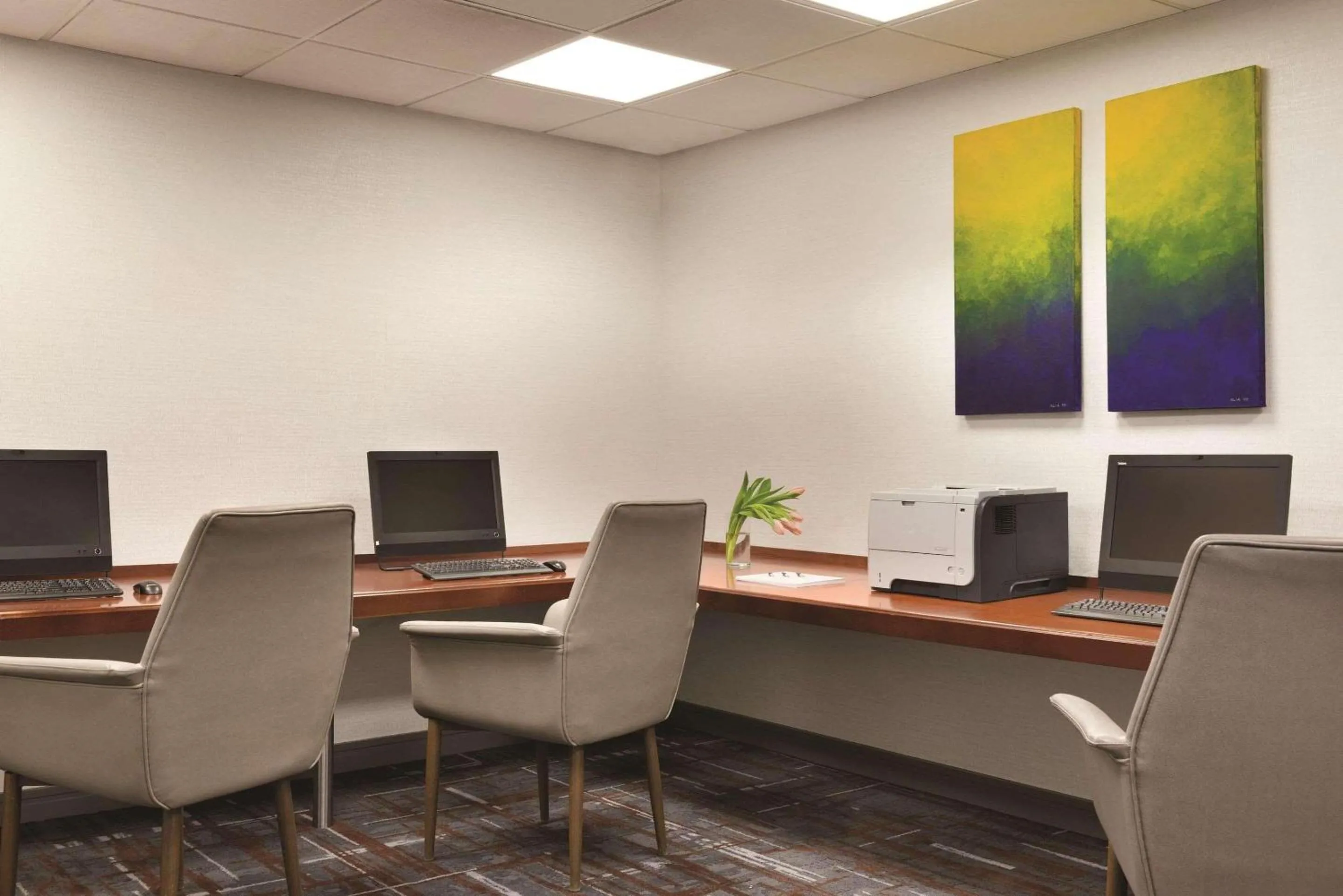 Business facilities in Radisson Hotel Vancouver Airport