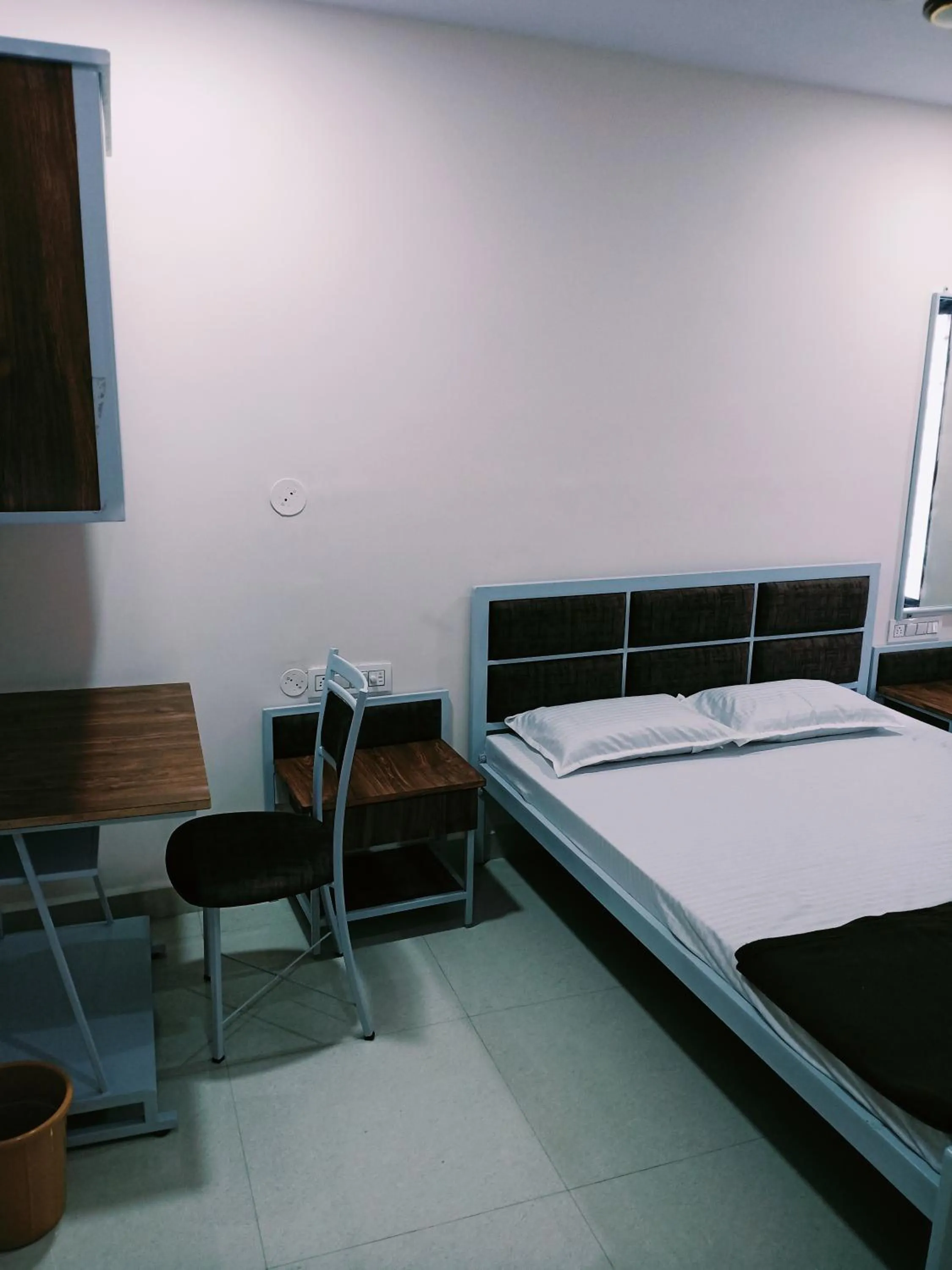 Bed in Anand P G hostel males only